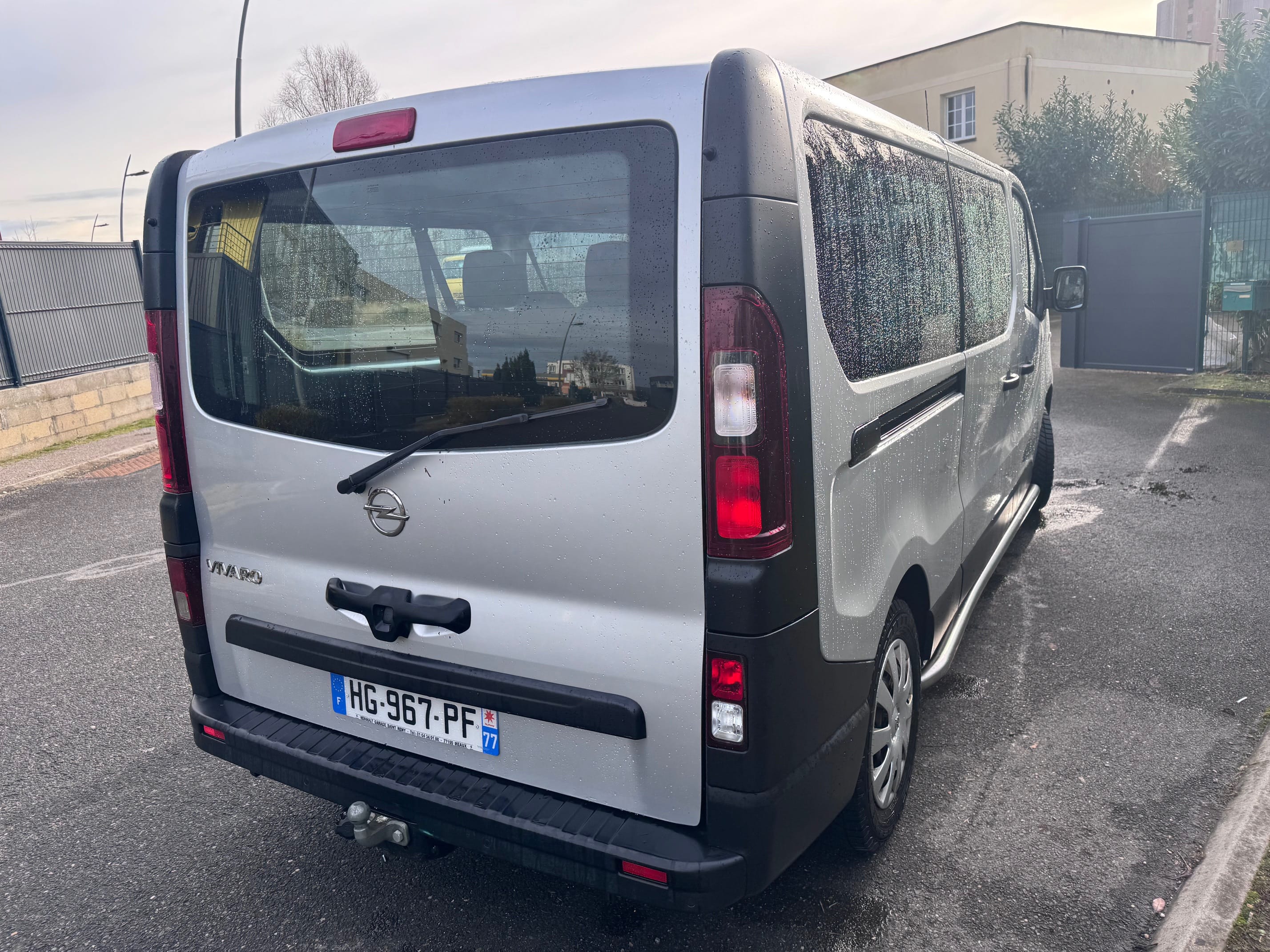 Opel Vivaro Combi avec GPS