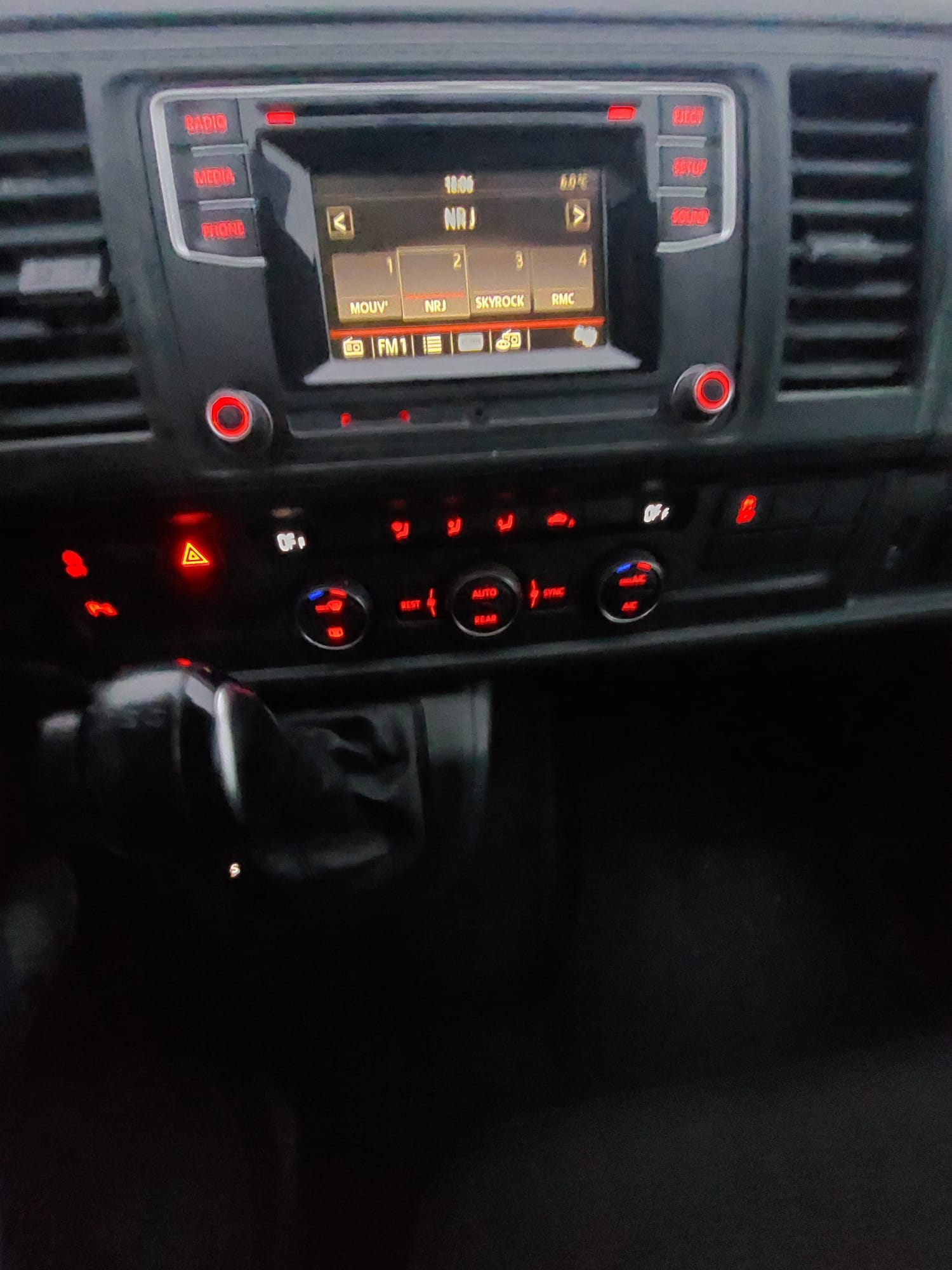 Volkswagen Transporter Combi Caravelle Confortline 2.0 TDi 4Motion avec Audio Bluetooth