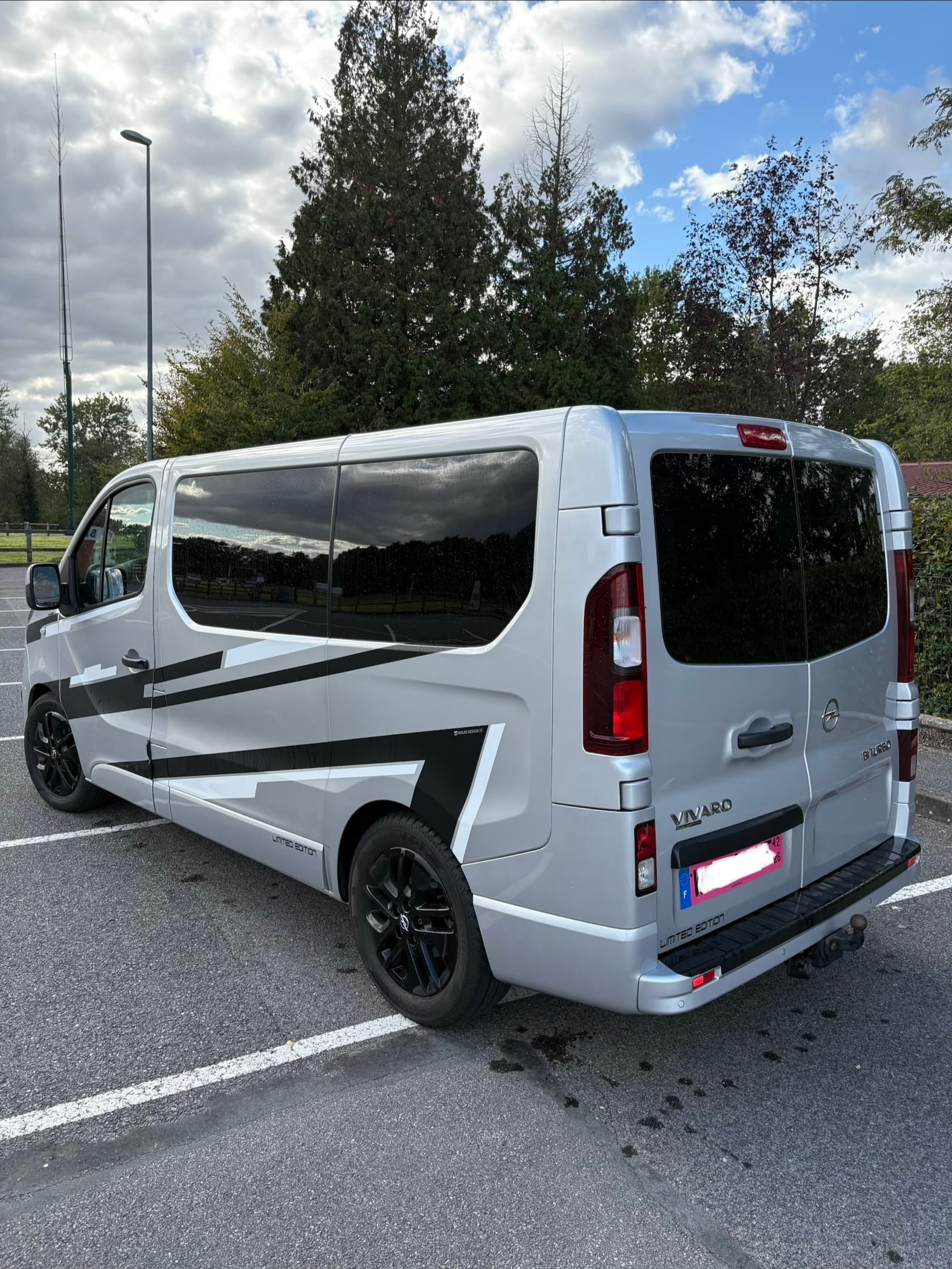 Opel Vivaro Combi avec GPS