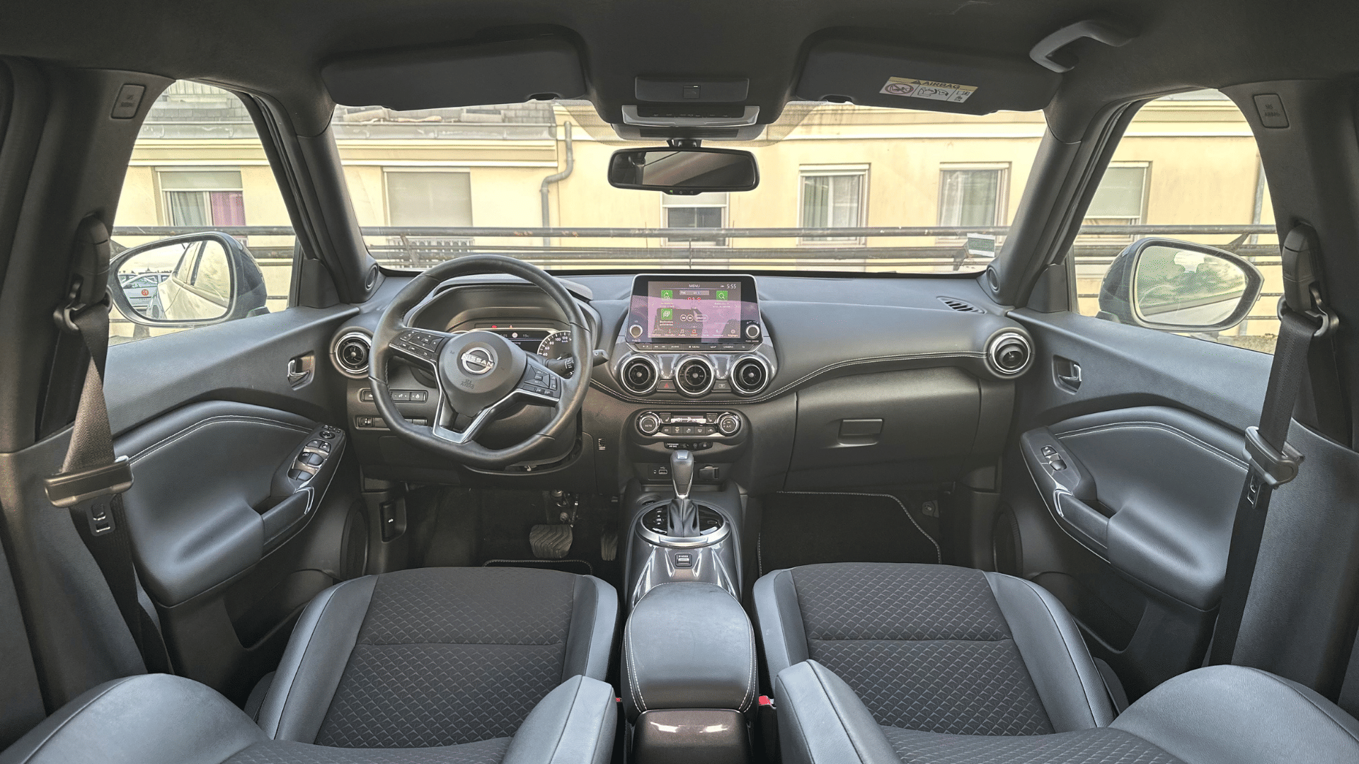 Nissan Juke N-Connecta Gris ARGILE | AUTO | Hybride 4.5L | GARE ST-JEAN (750m) avec GPS