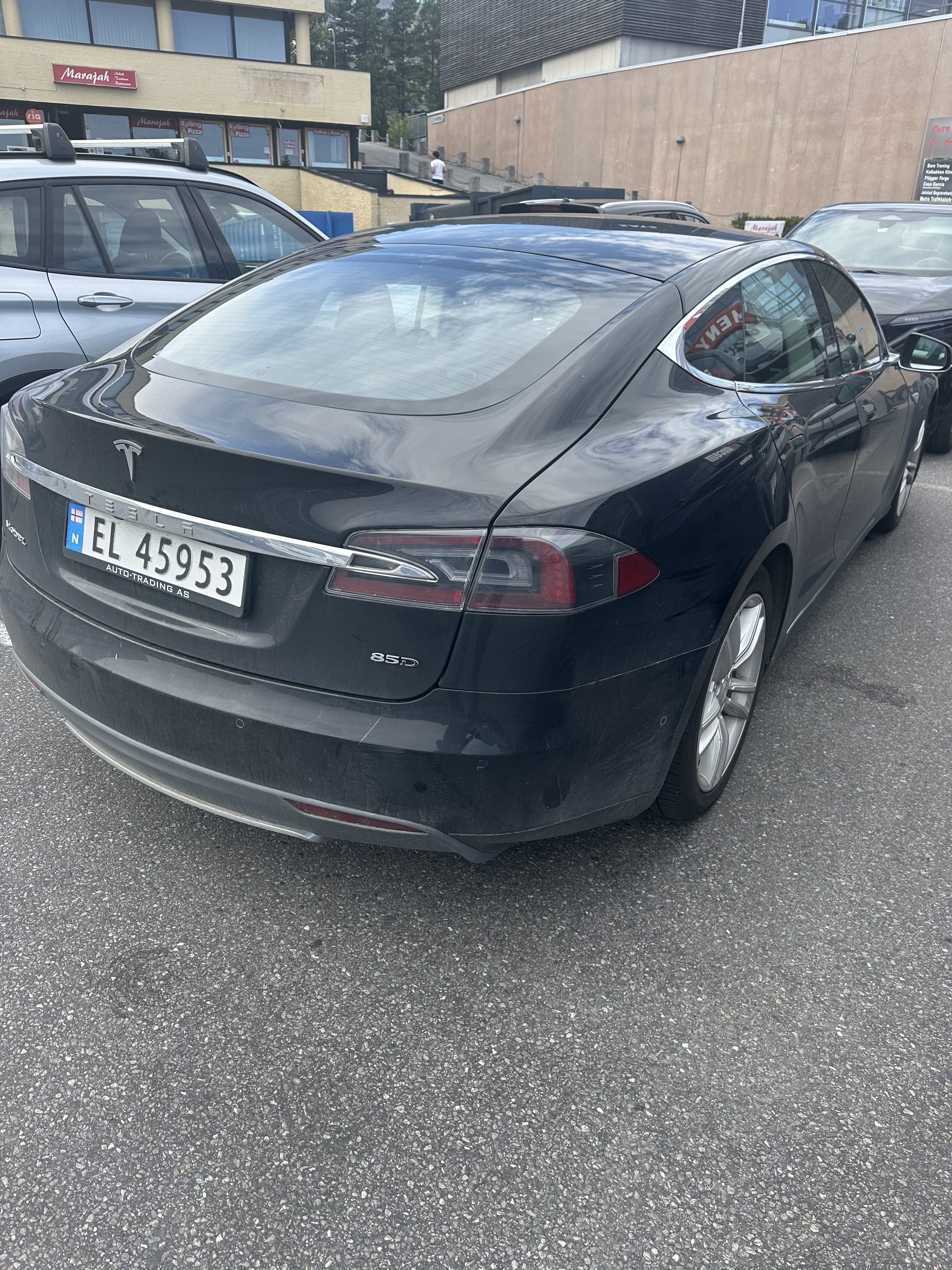 Tesla Model S Gratis lading på alle Tesla superlader følger leie med Aircondition