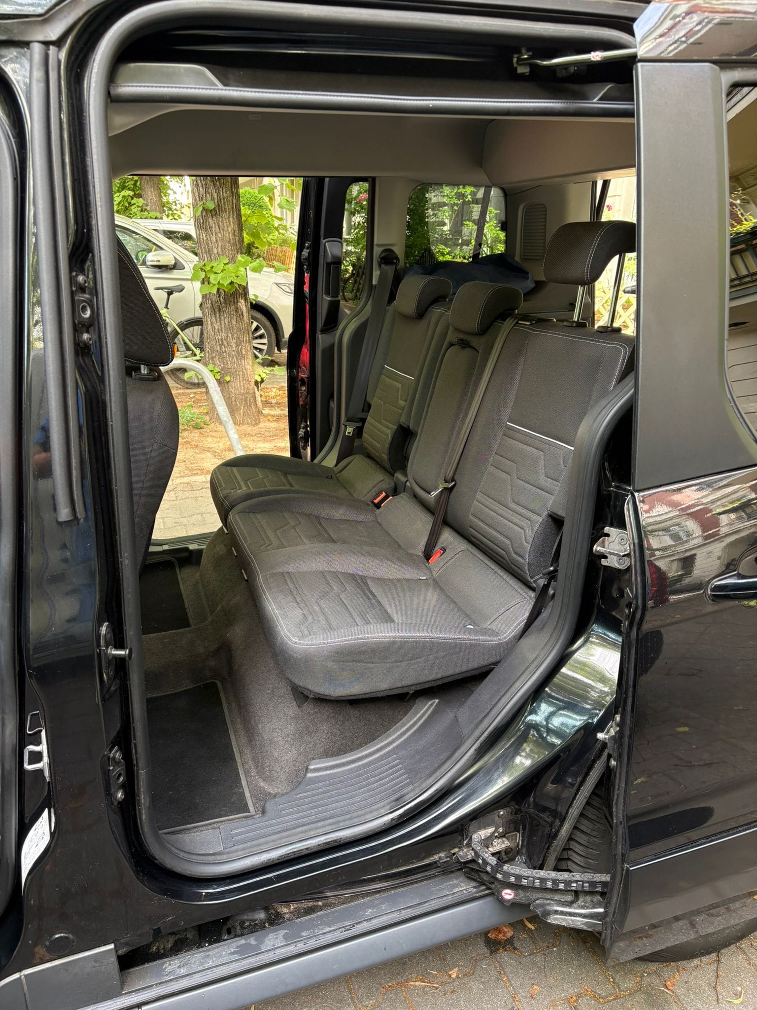 Ford Tourneo Connect 1.6 TDCi mit Kindersitz
