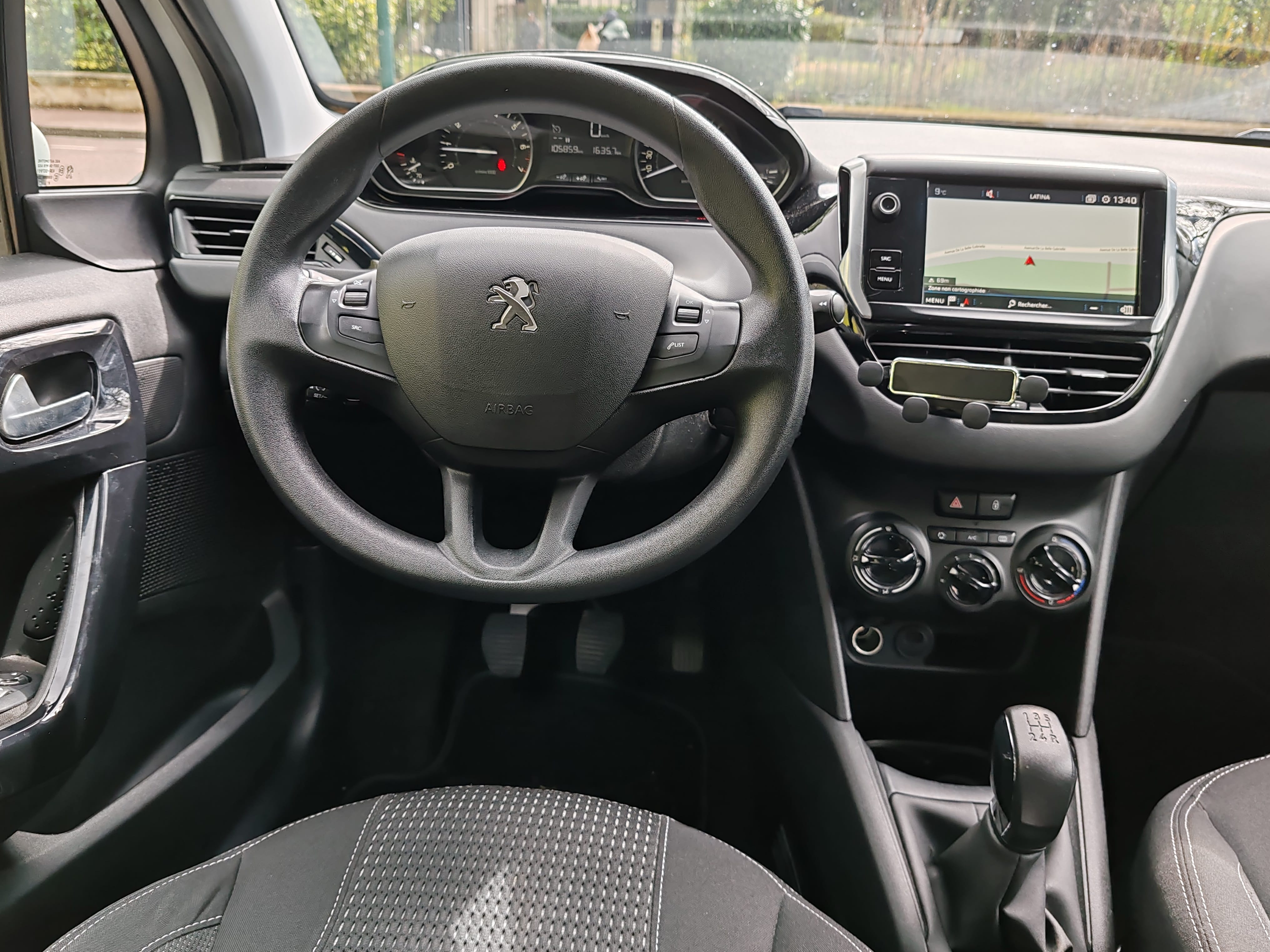 Peugeot 208 Essence avec Régulateur de vitesse