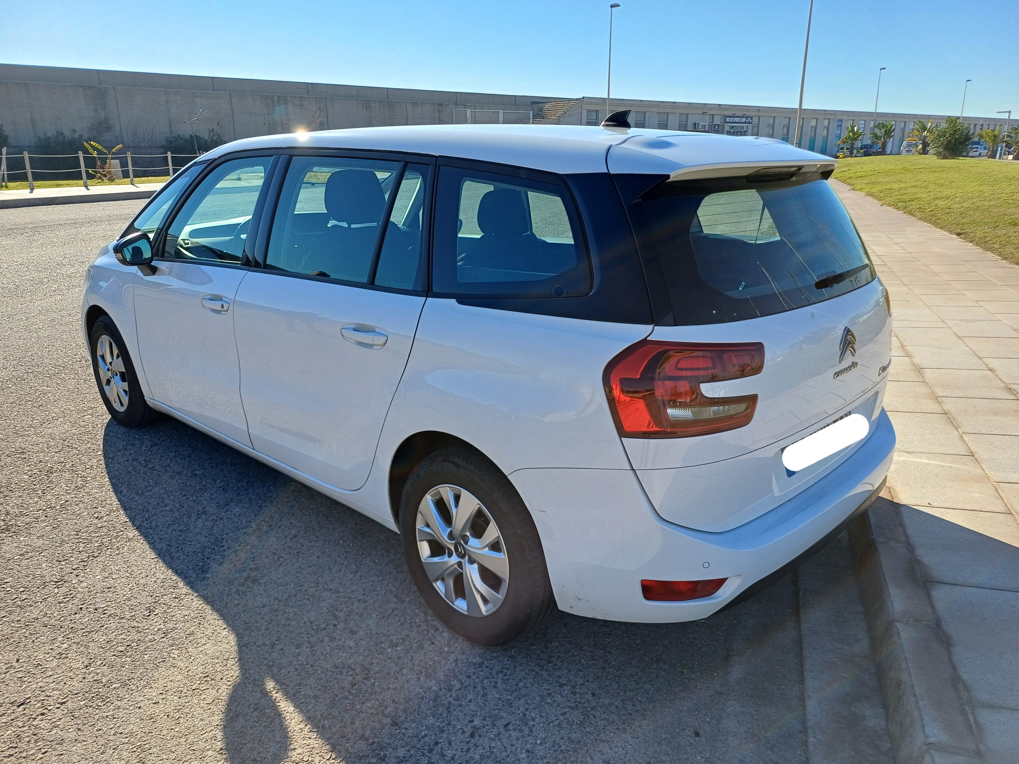 Citroen C4 Grand Spacetourer Diesel 7 Pax con Aire acondicionado