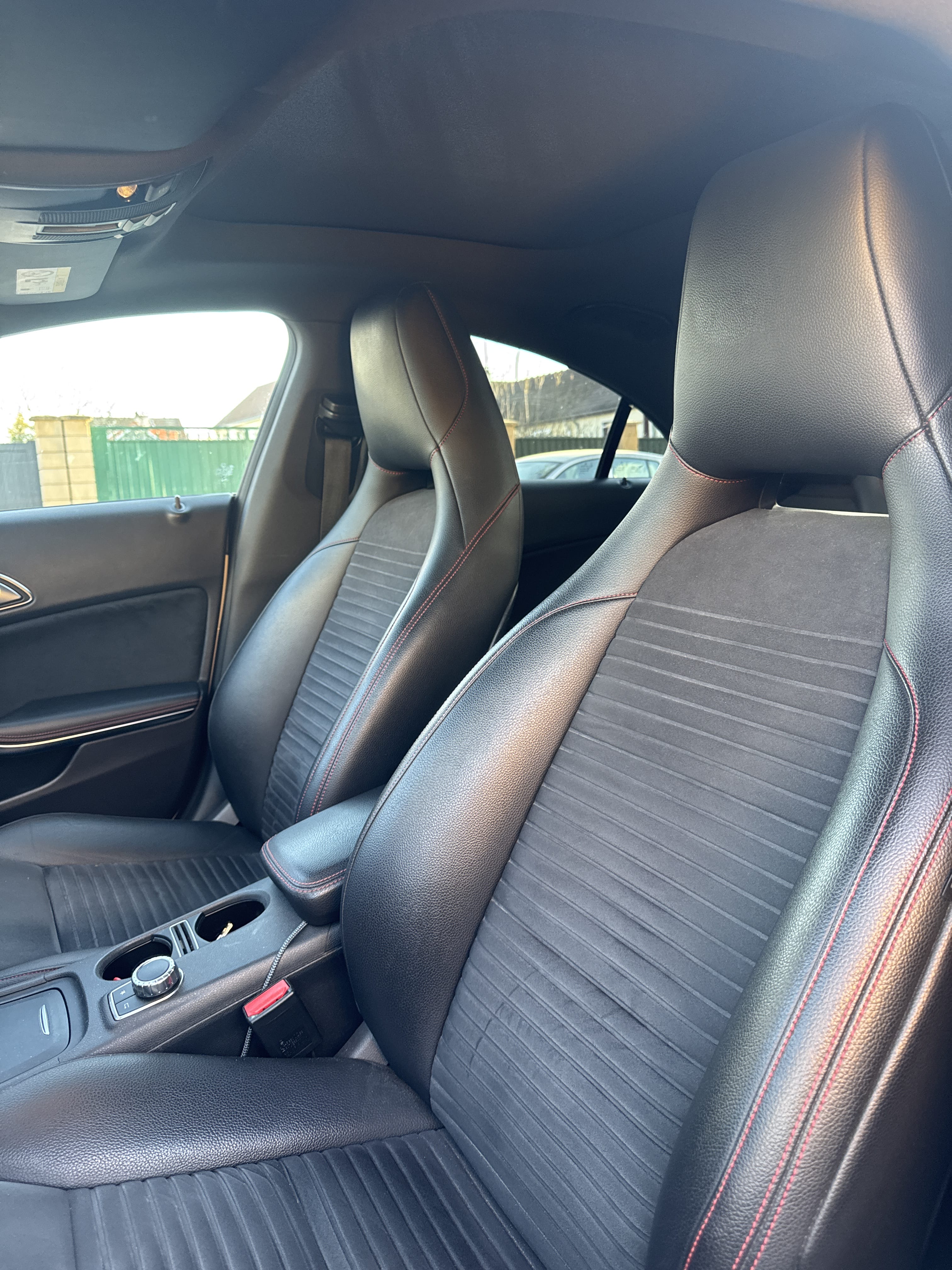 Mercedes-Benz CLA 180 Diesel pack AMG avec Port USB