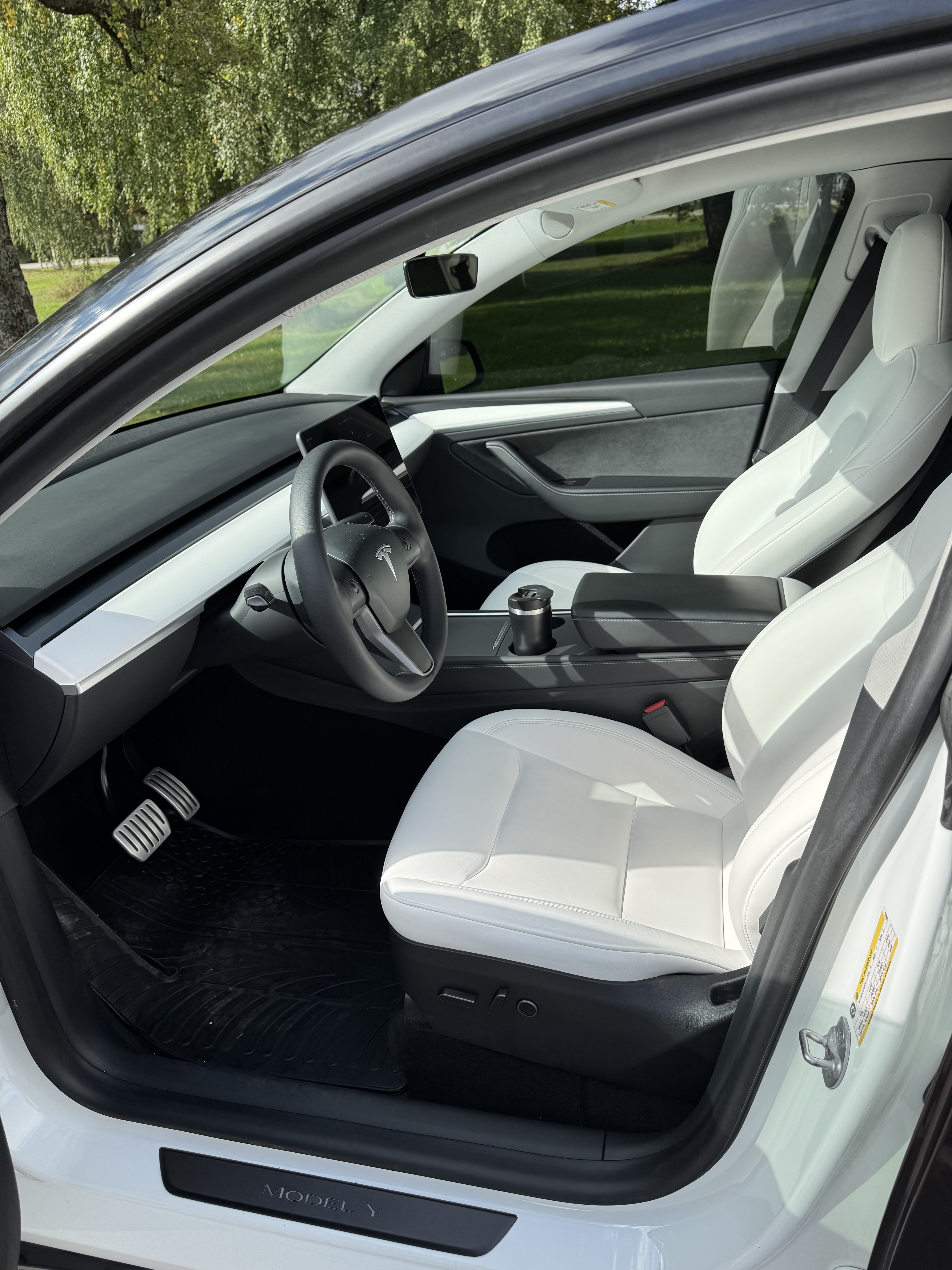 Tesla Model Y Performance med Cruisekontroll