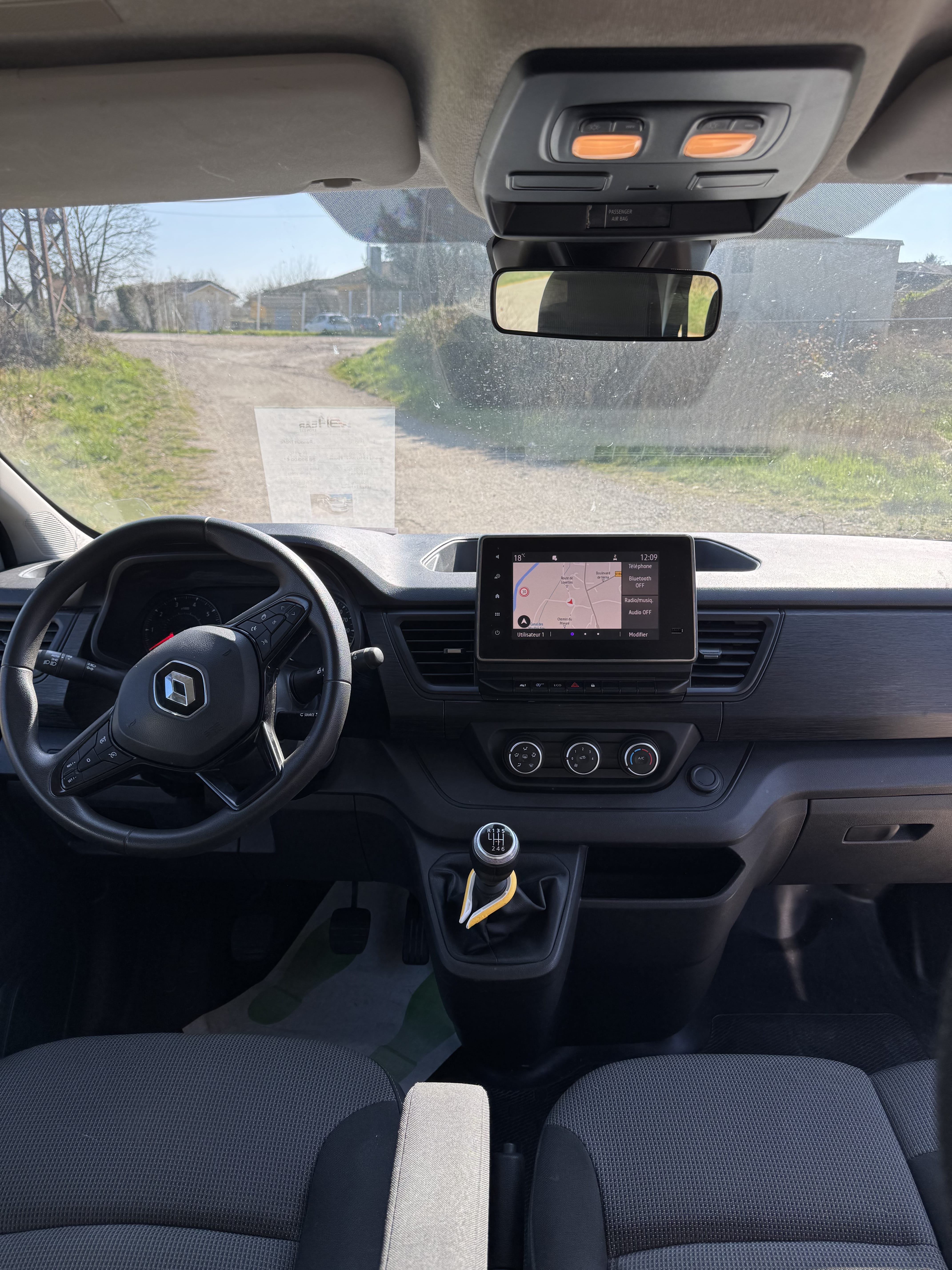 Renault Trafic 2.0 DCI 9 places 2021 mit Kindersitz