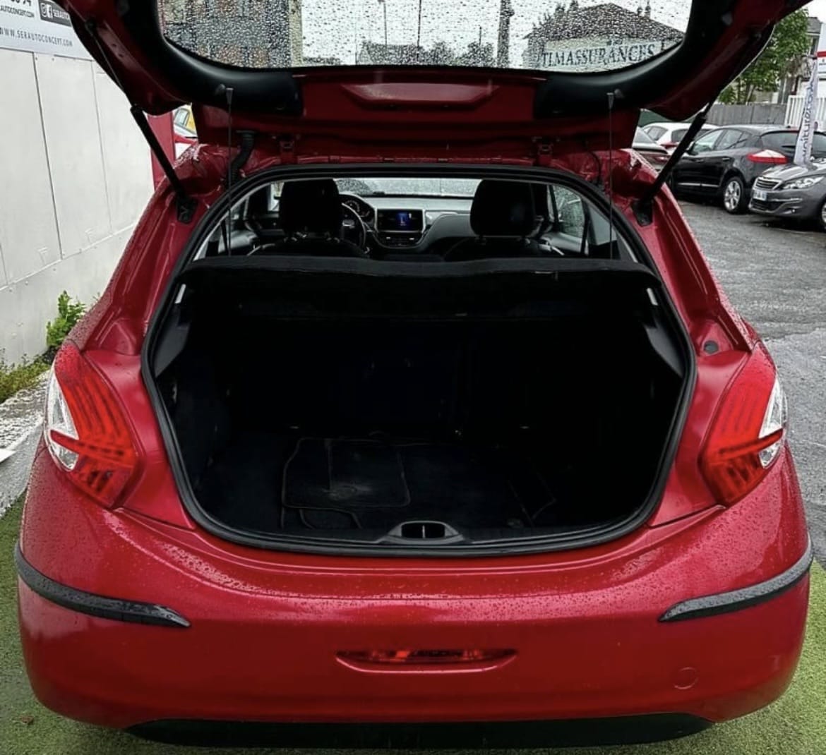Peugeot 208 met Audio- / iPod-ingang