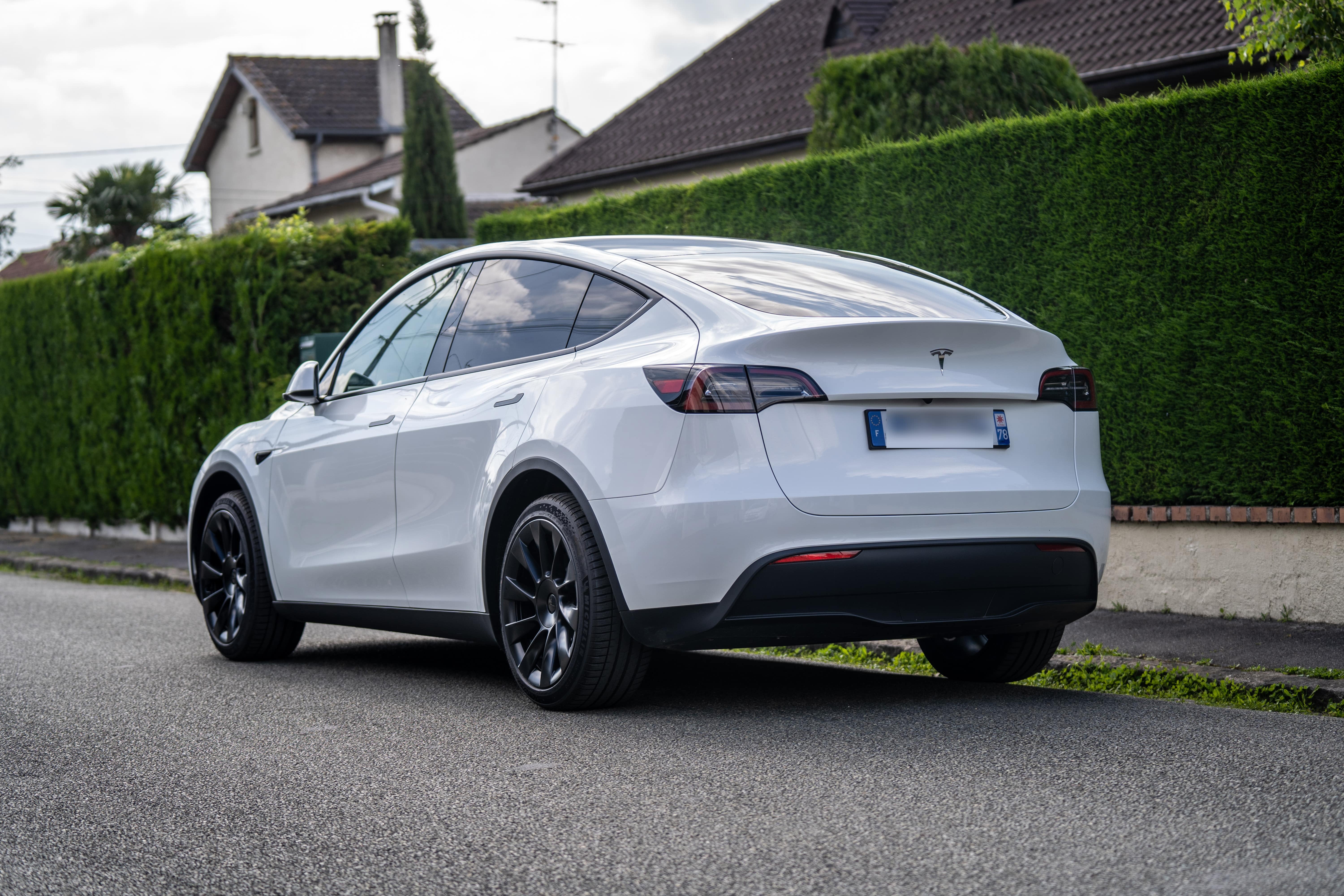 Tesla Model Y avec GPS