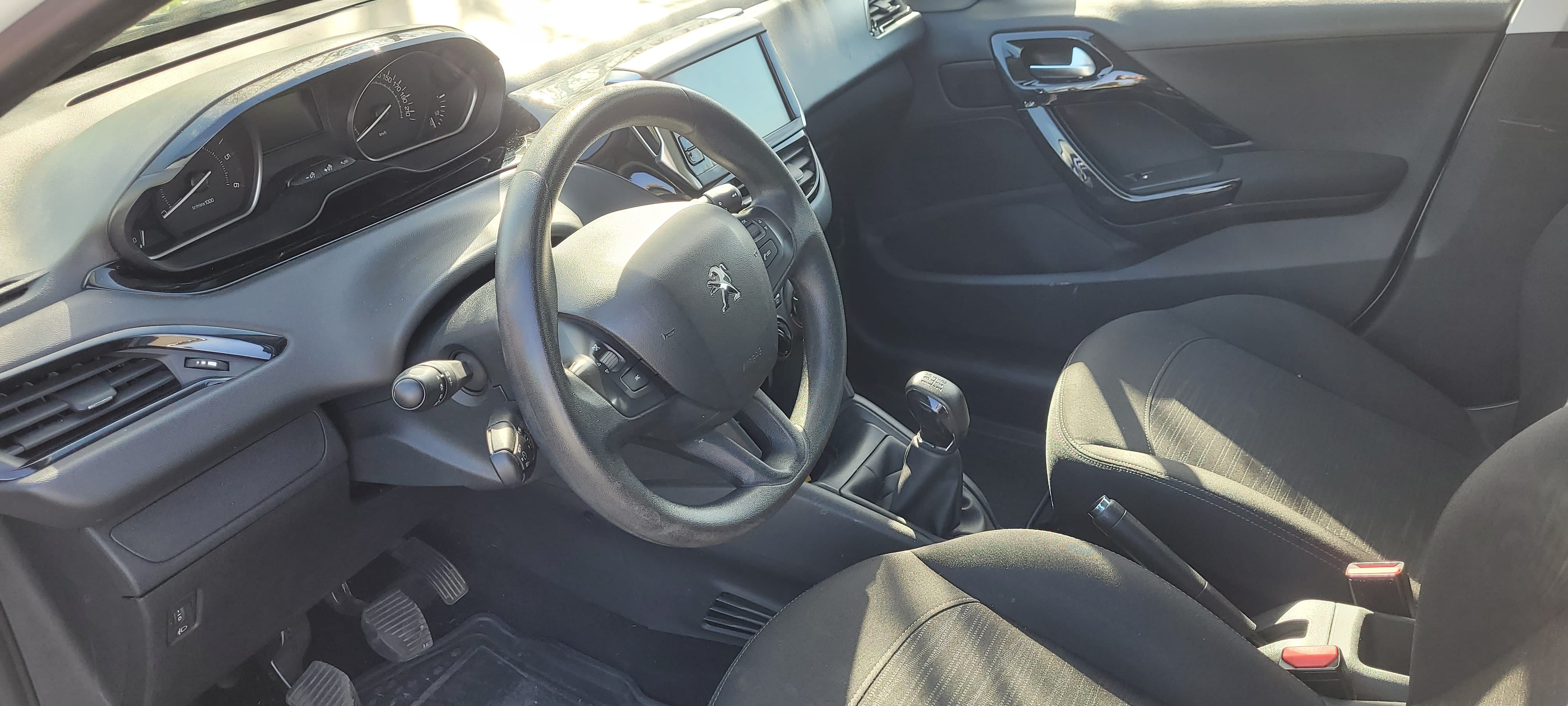 Peugeot 208 Société avec GPS