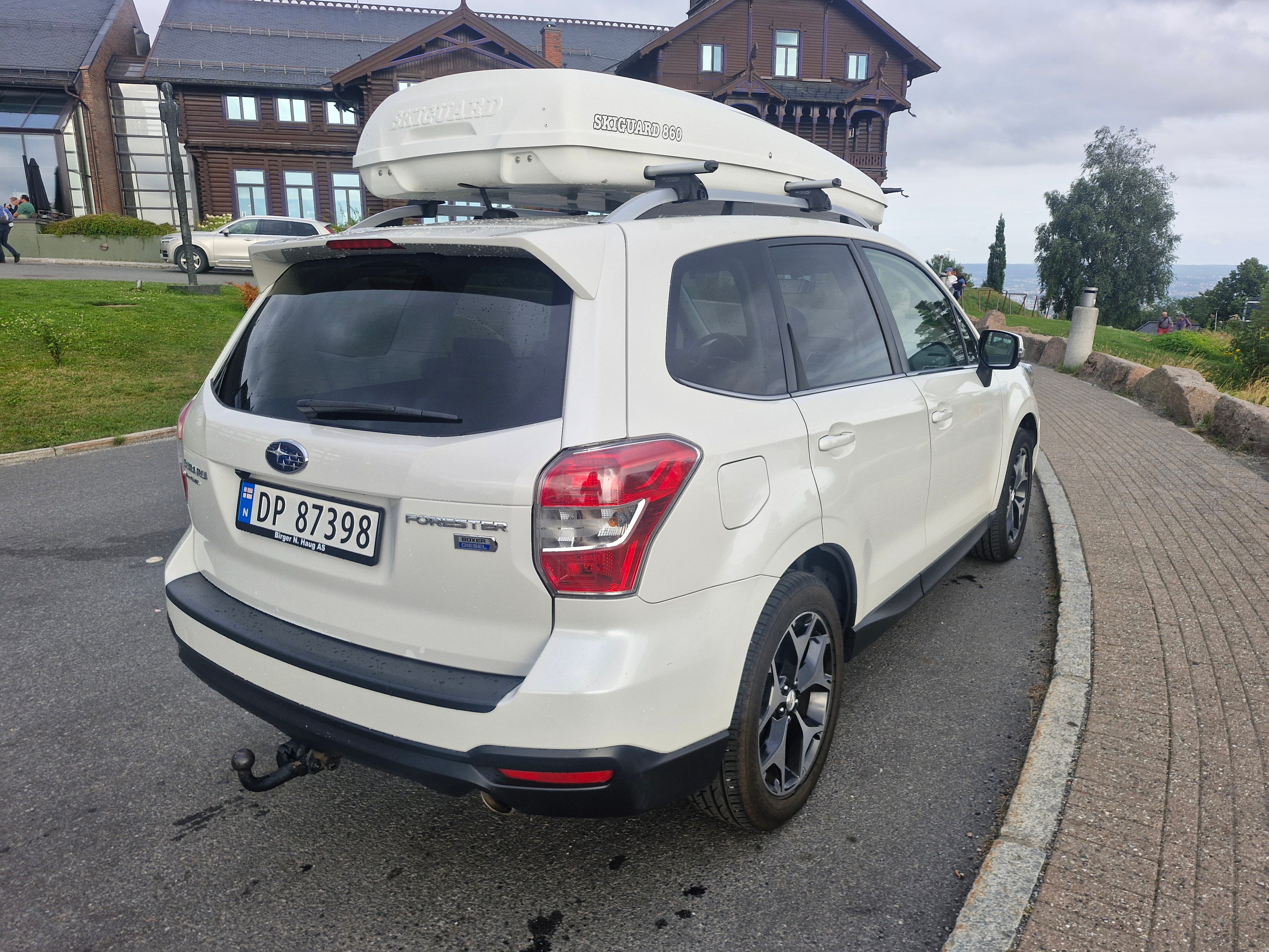 Subaru Forester mit Skiträger