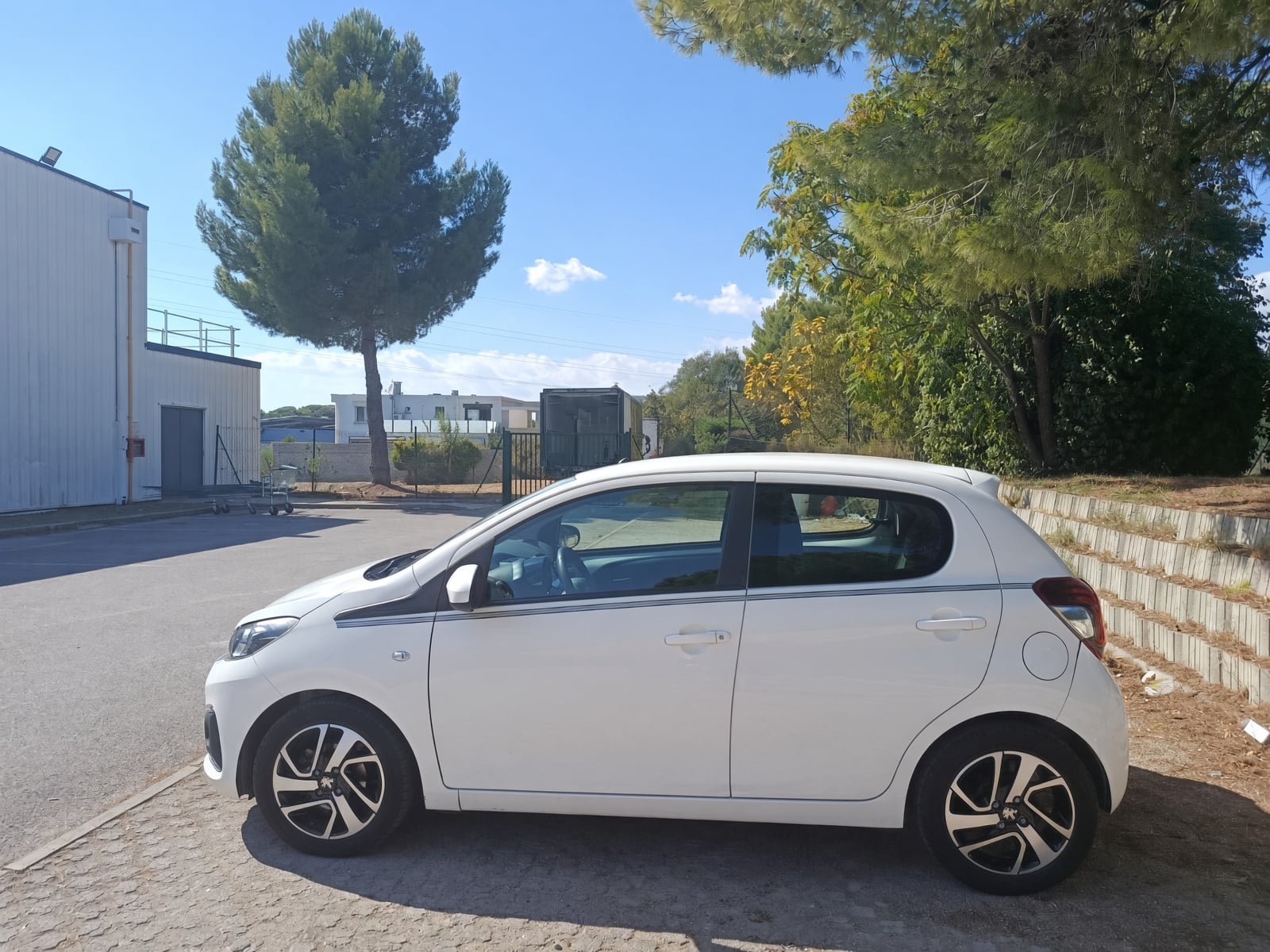 Peugeot 108 1.2 Essence  Très Économique avec Climatisation