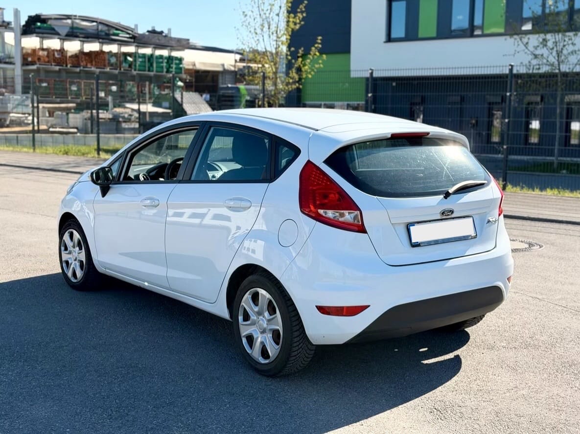 Ford Fiesta mit Kindersitz