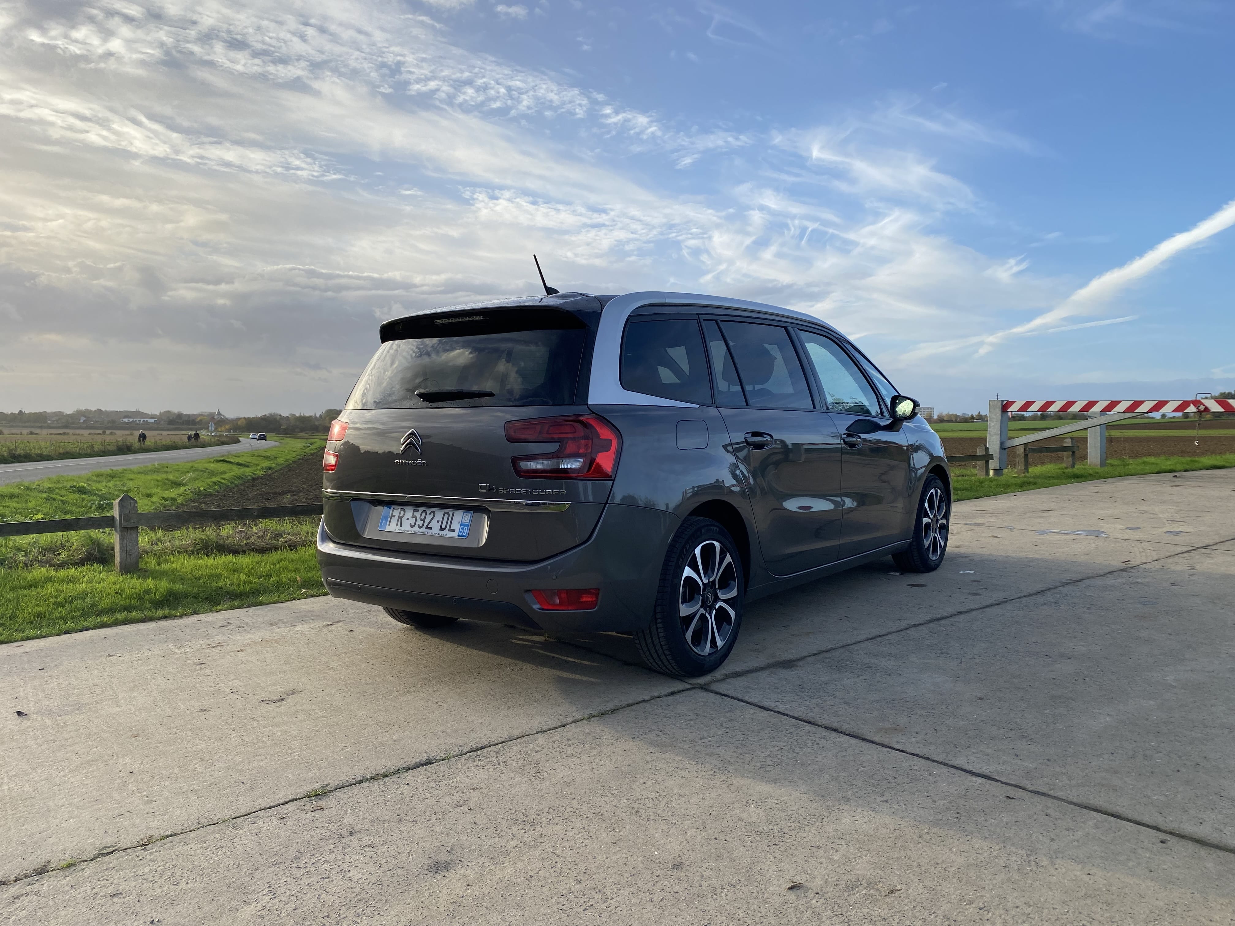 Citroen C4 Grand Spacetourer avec GPS