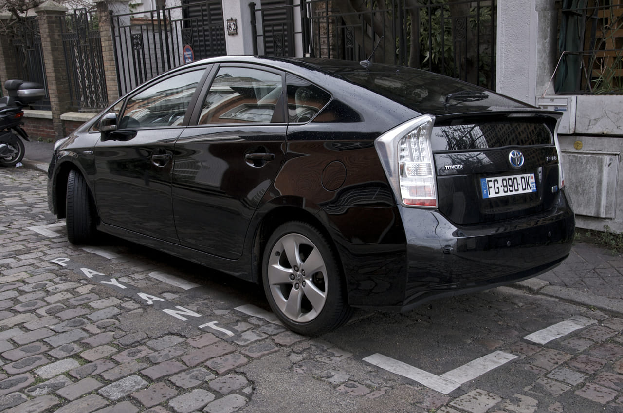 Toyota Prius + 136H avec Régulateur de vitesse