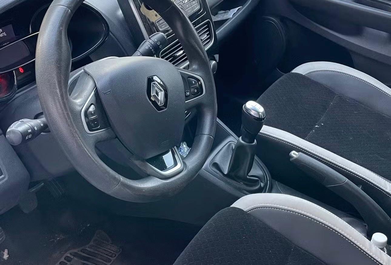 Renault Clio avec Autoradio