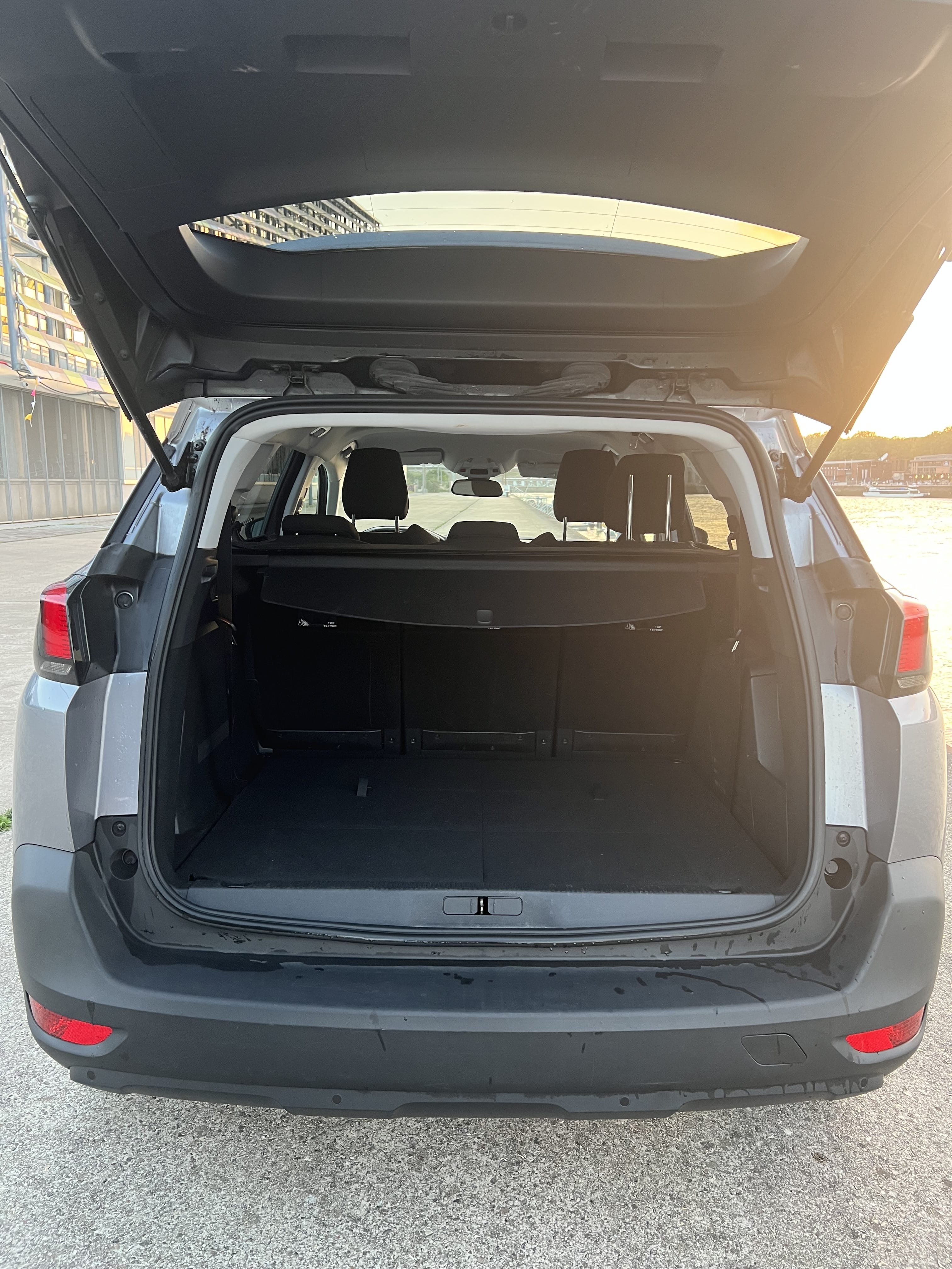 Peugeot 5008 avec Coffre de toit