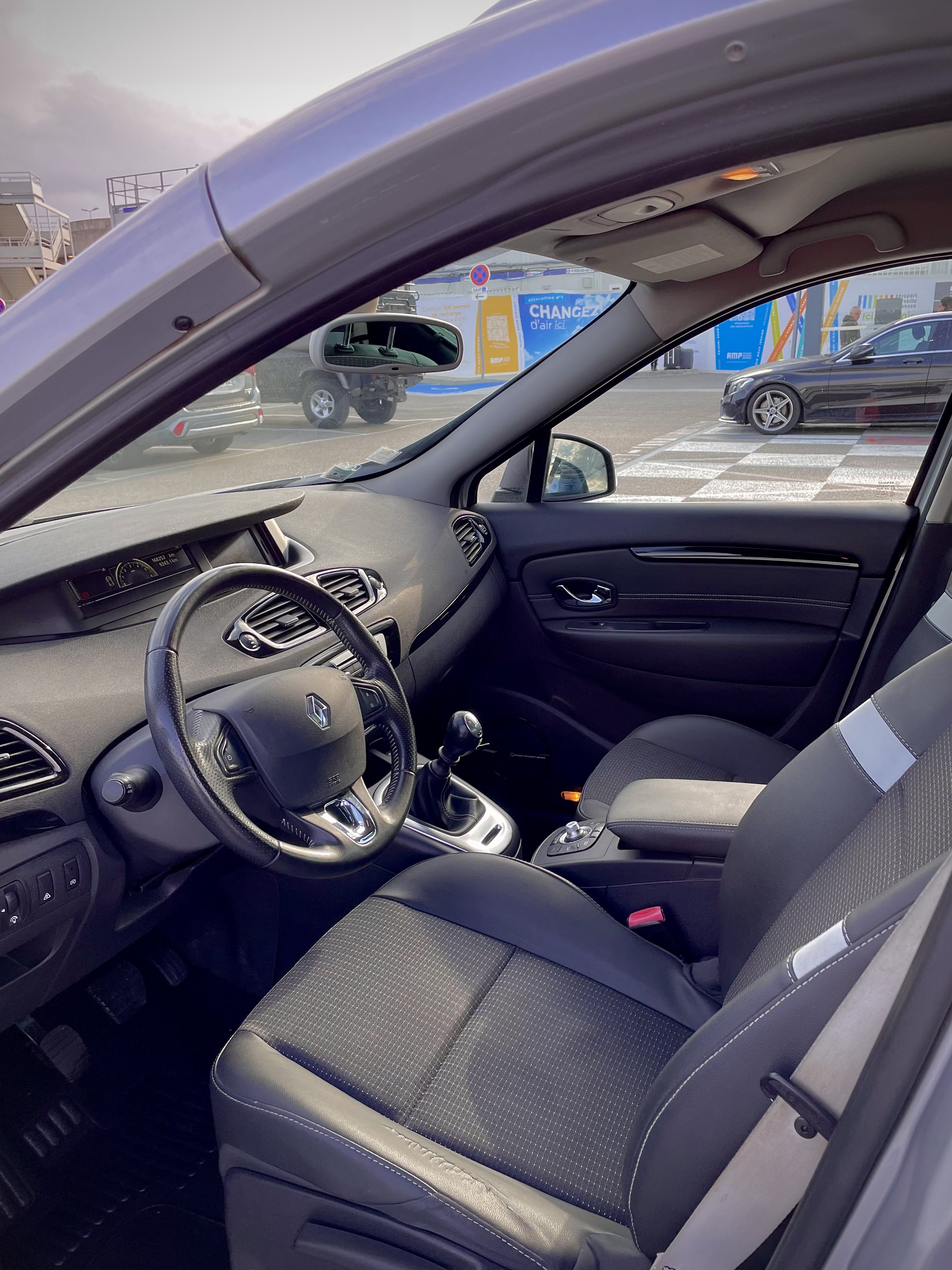 Renault Grand Scenic avec Régulateur de vitesse