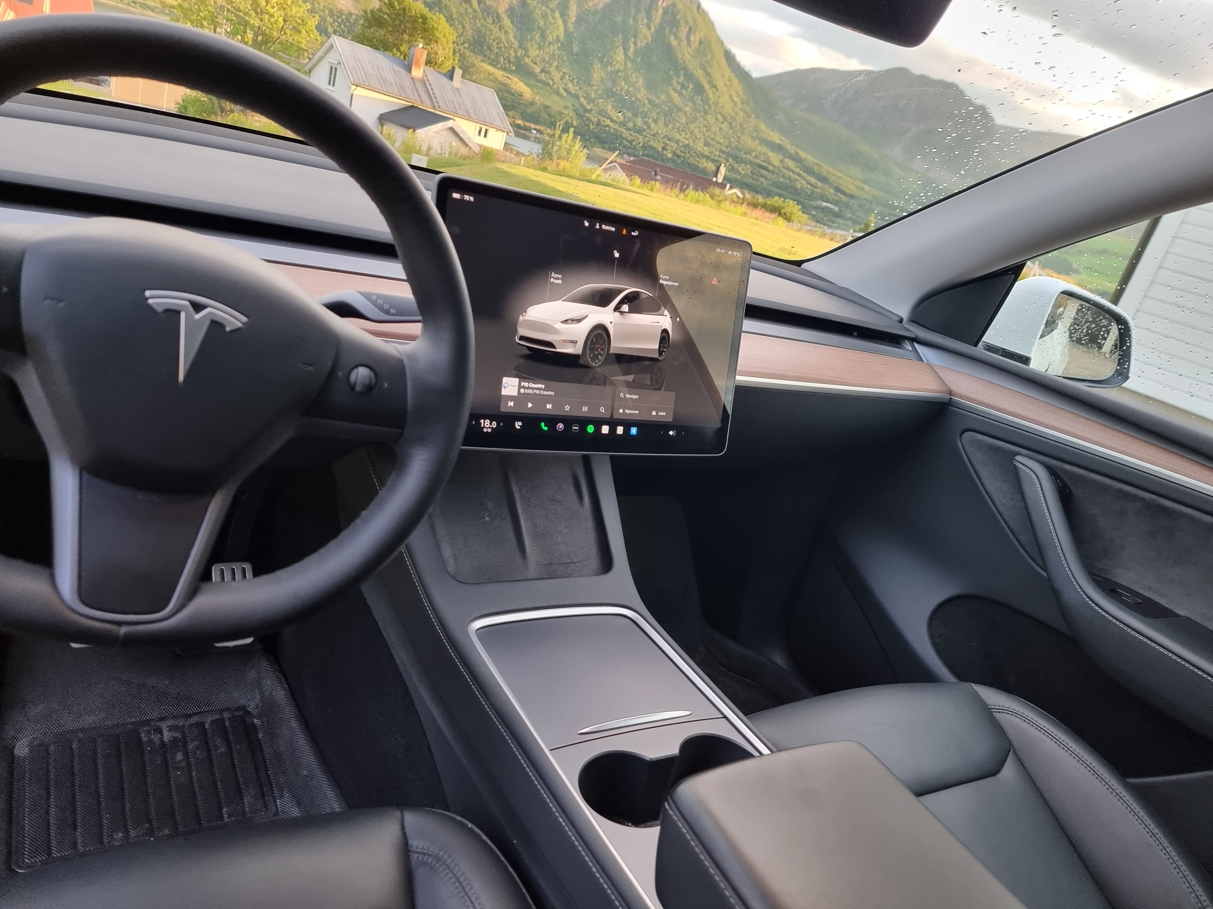 Tesla Model Y Performance med GPS