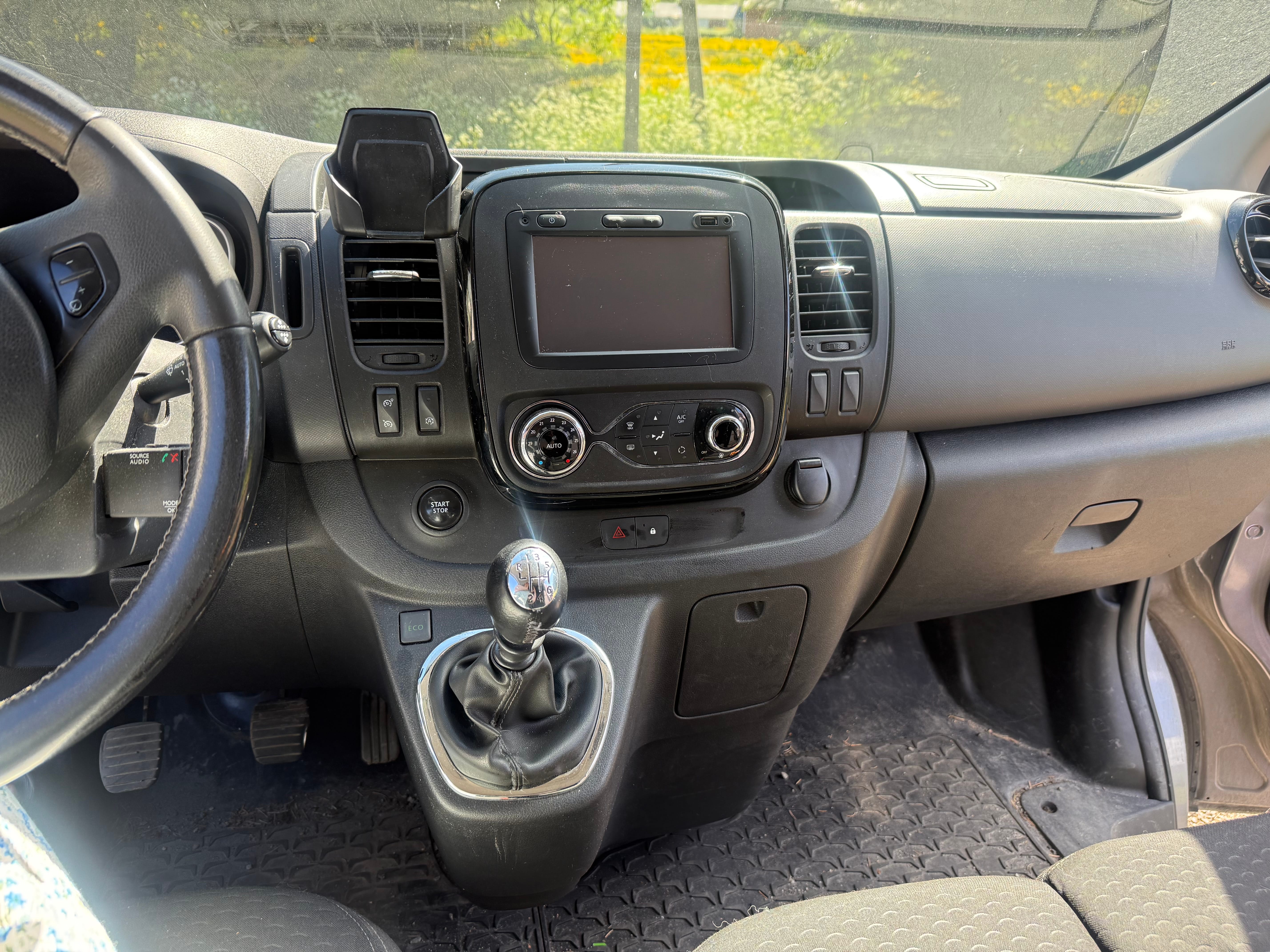 Opel Vivaro with Bluetooth audio