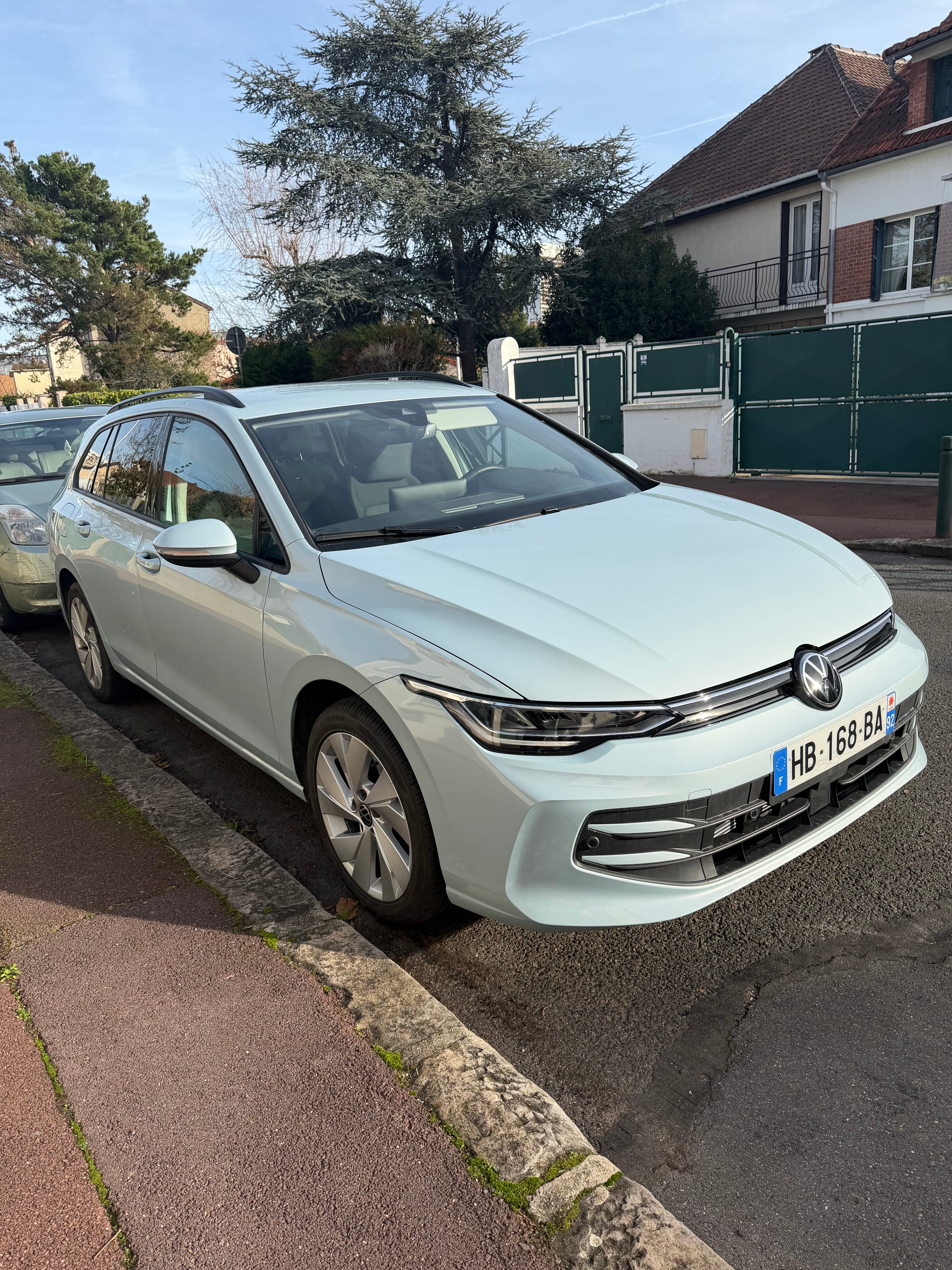 Volkswagen Golf SW Hybride avec Climatisation
