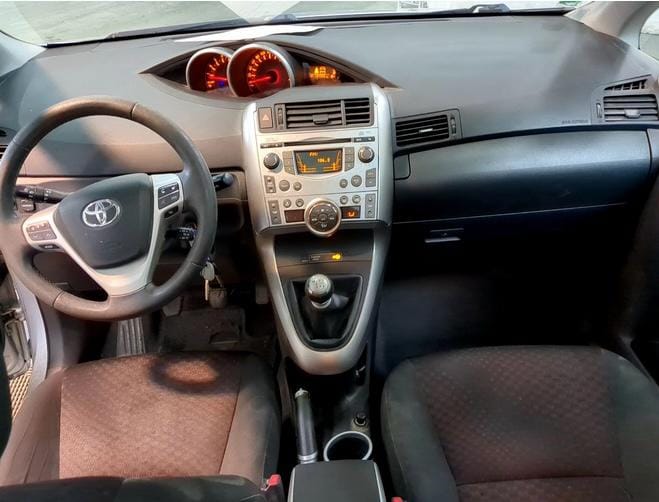 Toyota Verso SKYVIEW avec Chaines