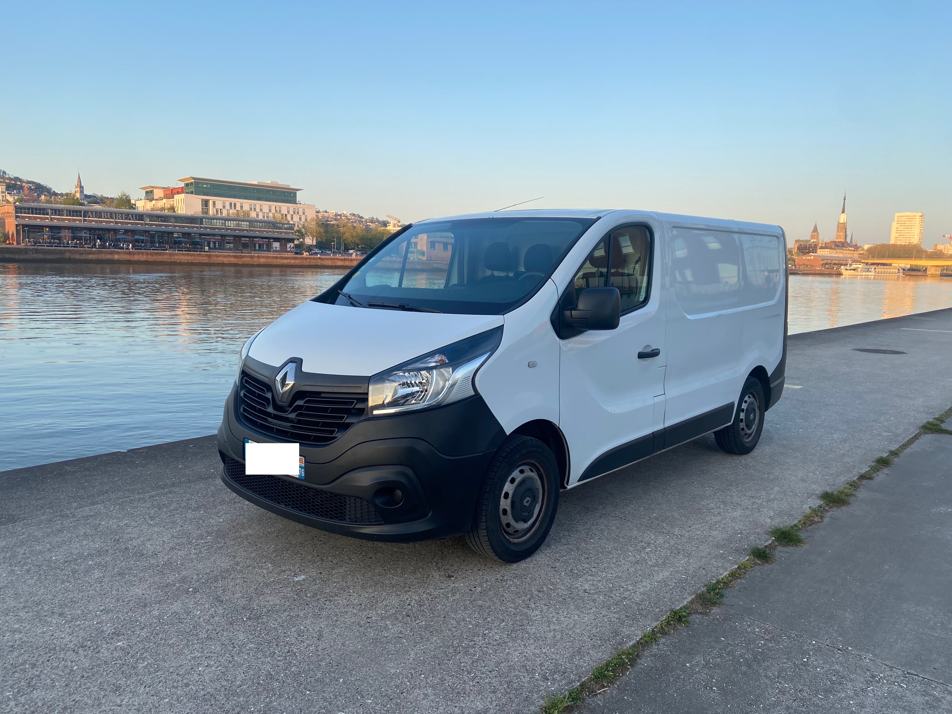 Renault Trafic avec Attelage