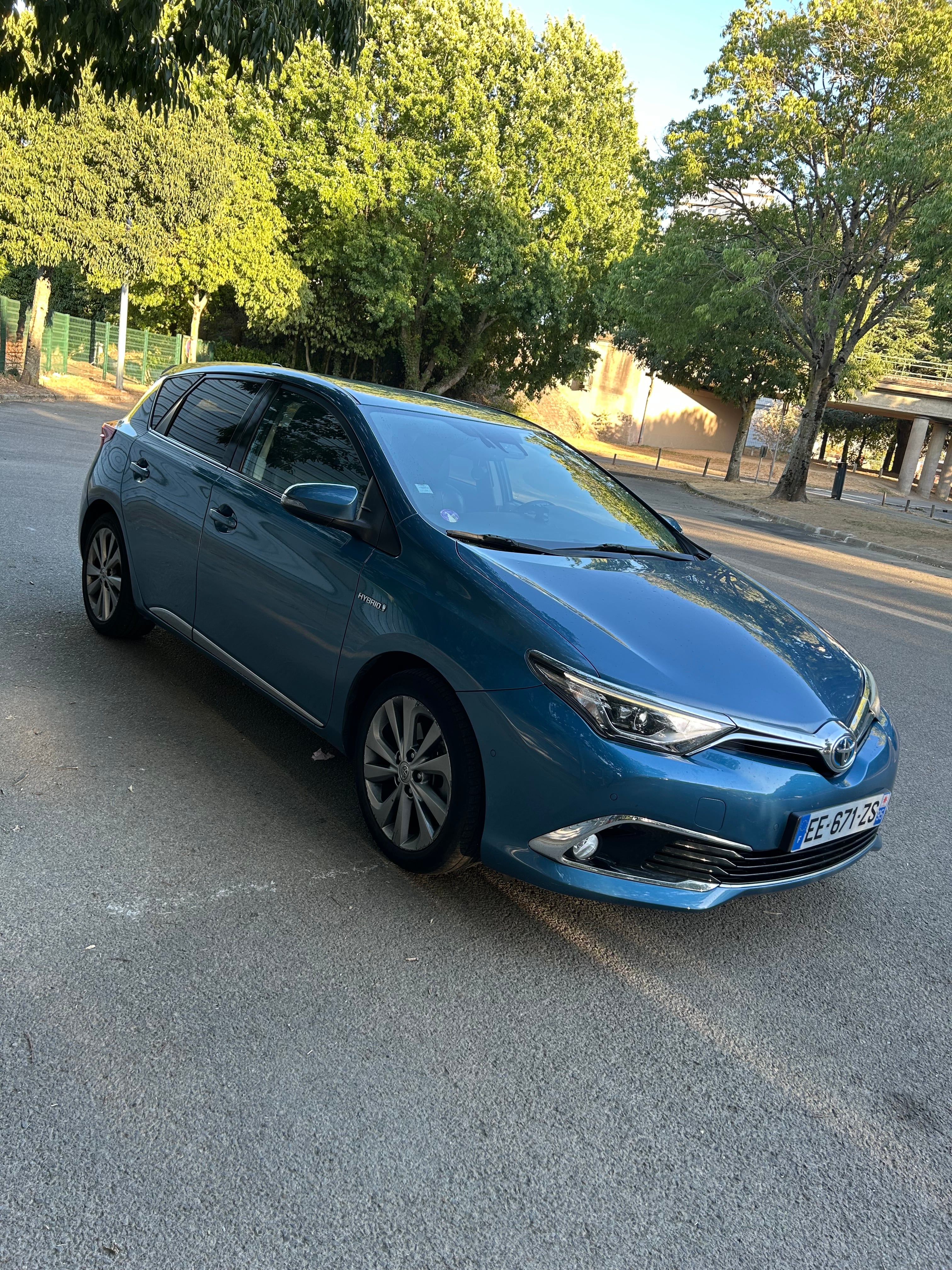 Toyota Auris, 2016, Essence 95 / Eléctrico (híbrido), Automático
