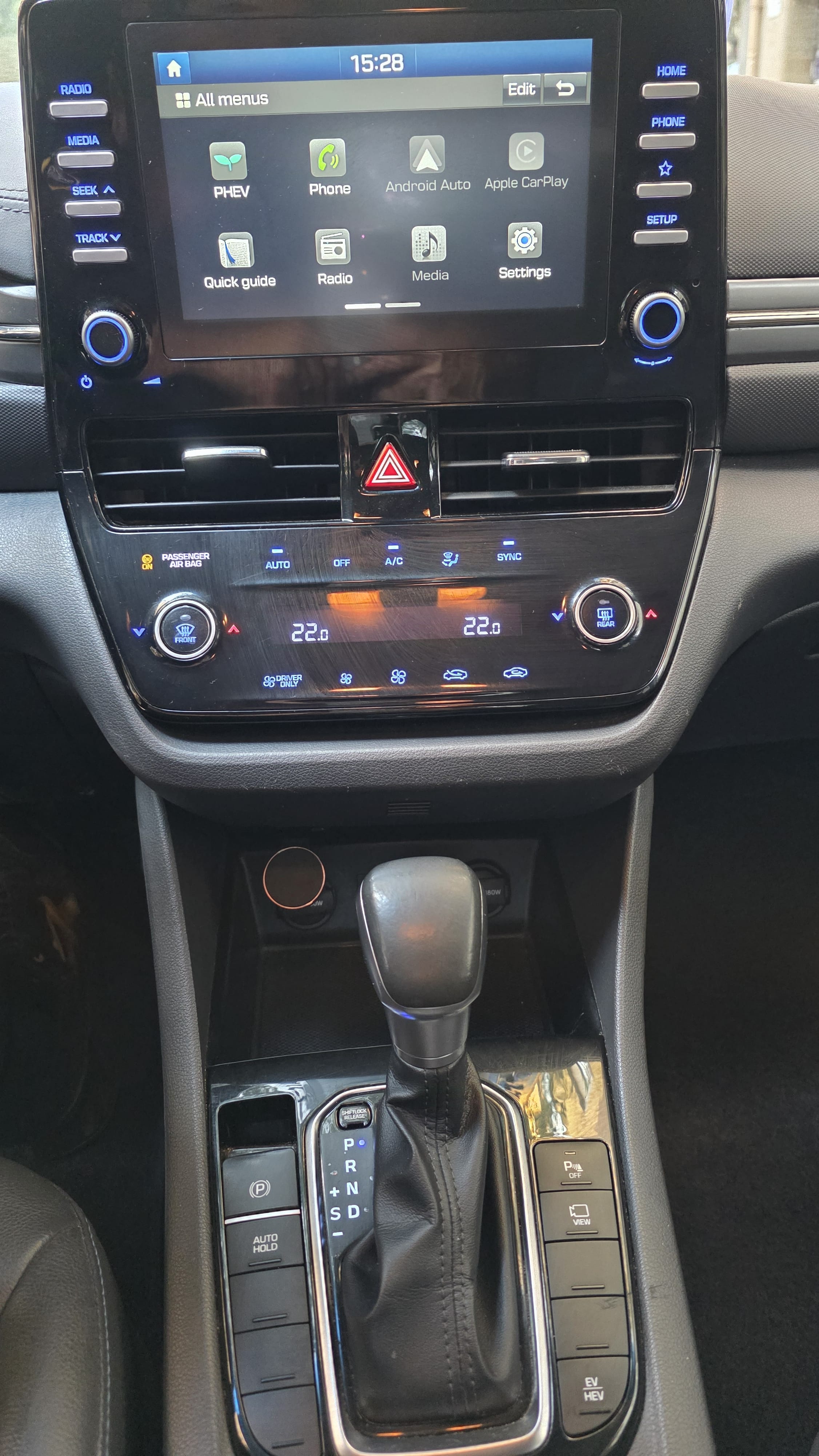 Hyundai Ioniq HIBRIDO   plug in med Lydinngang