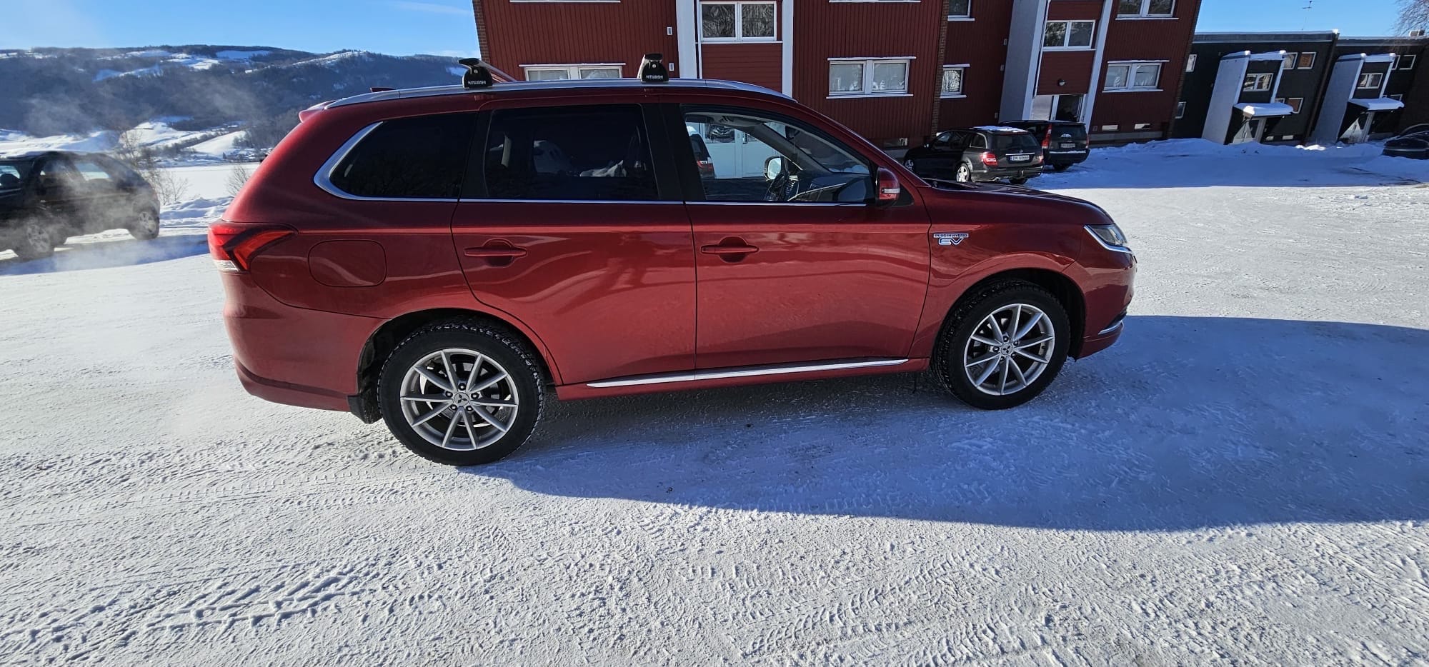 Mitsubishi Outlander PHEV SE med Vinterdekk