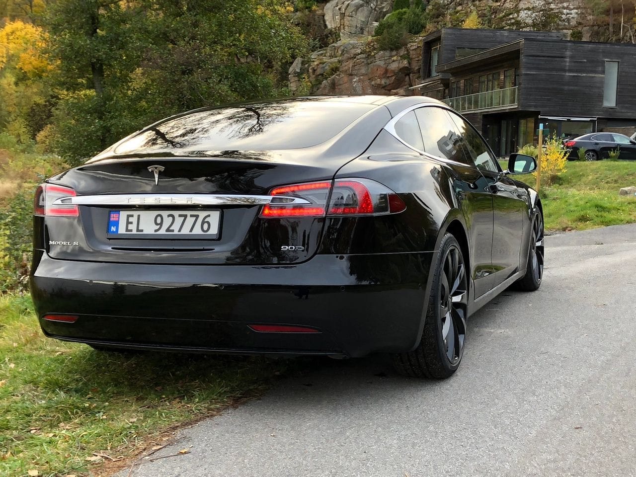 Tesla Model S Gratis superlading med GPS