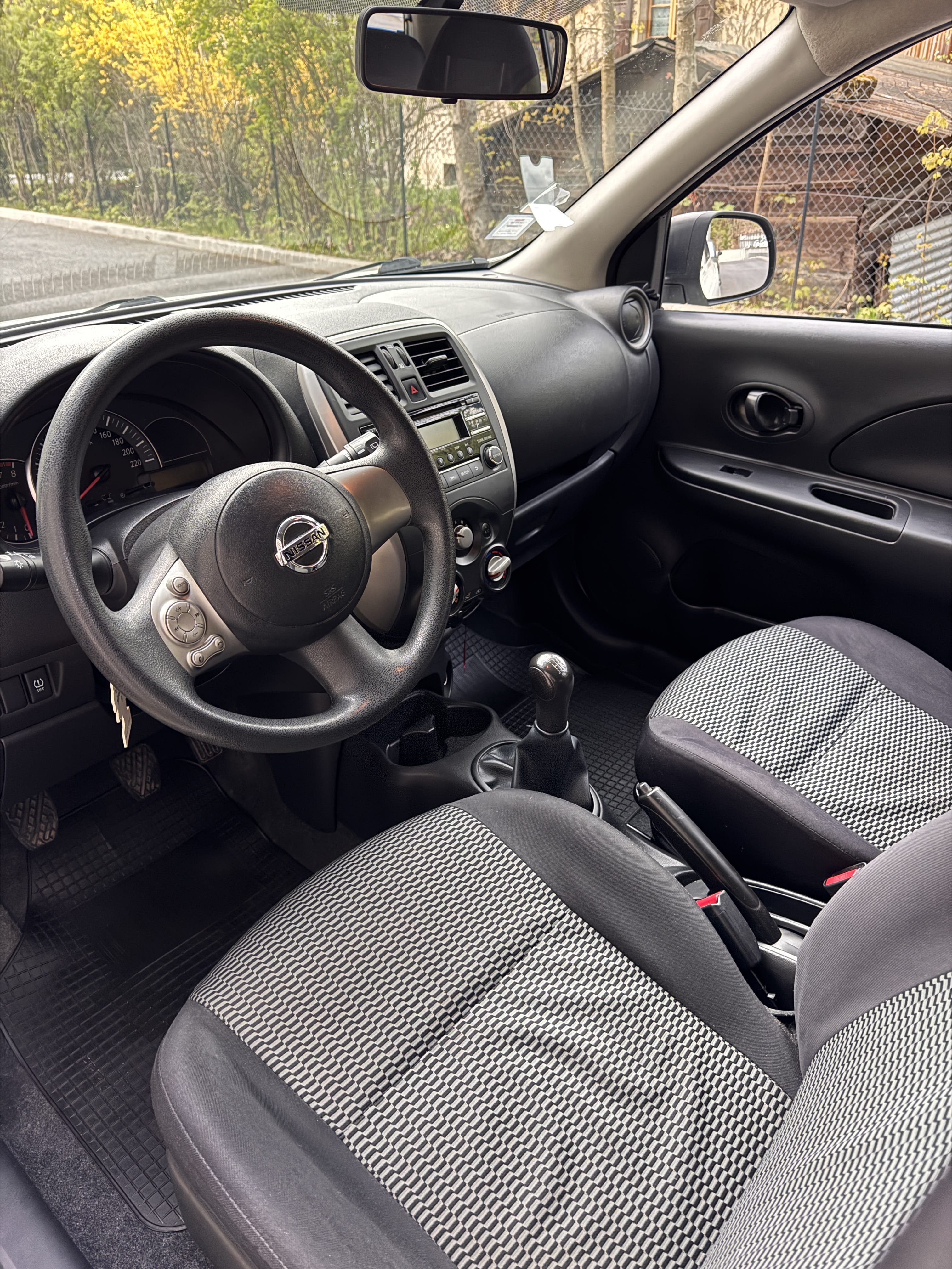 Nissan Micra avec Entrée audio / iPod
