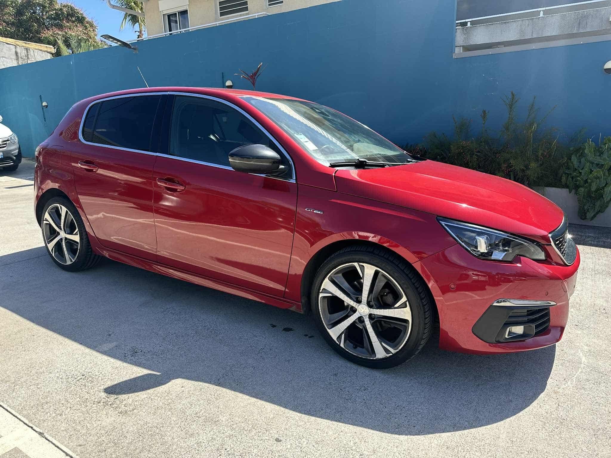 Peugeot 308 GT avec Apple CarPlay