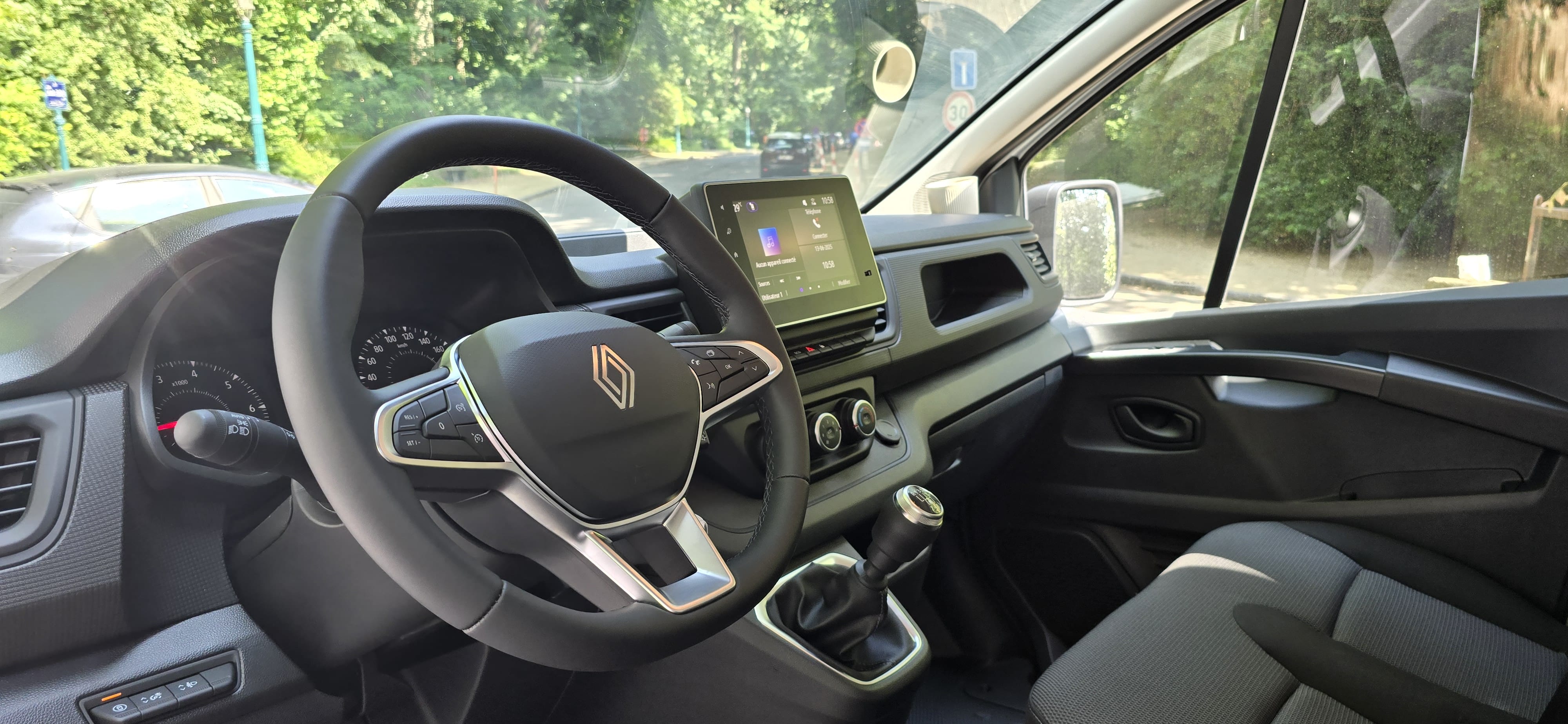 Renault Trafic with Cruise control