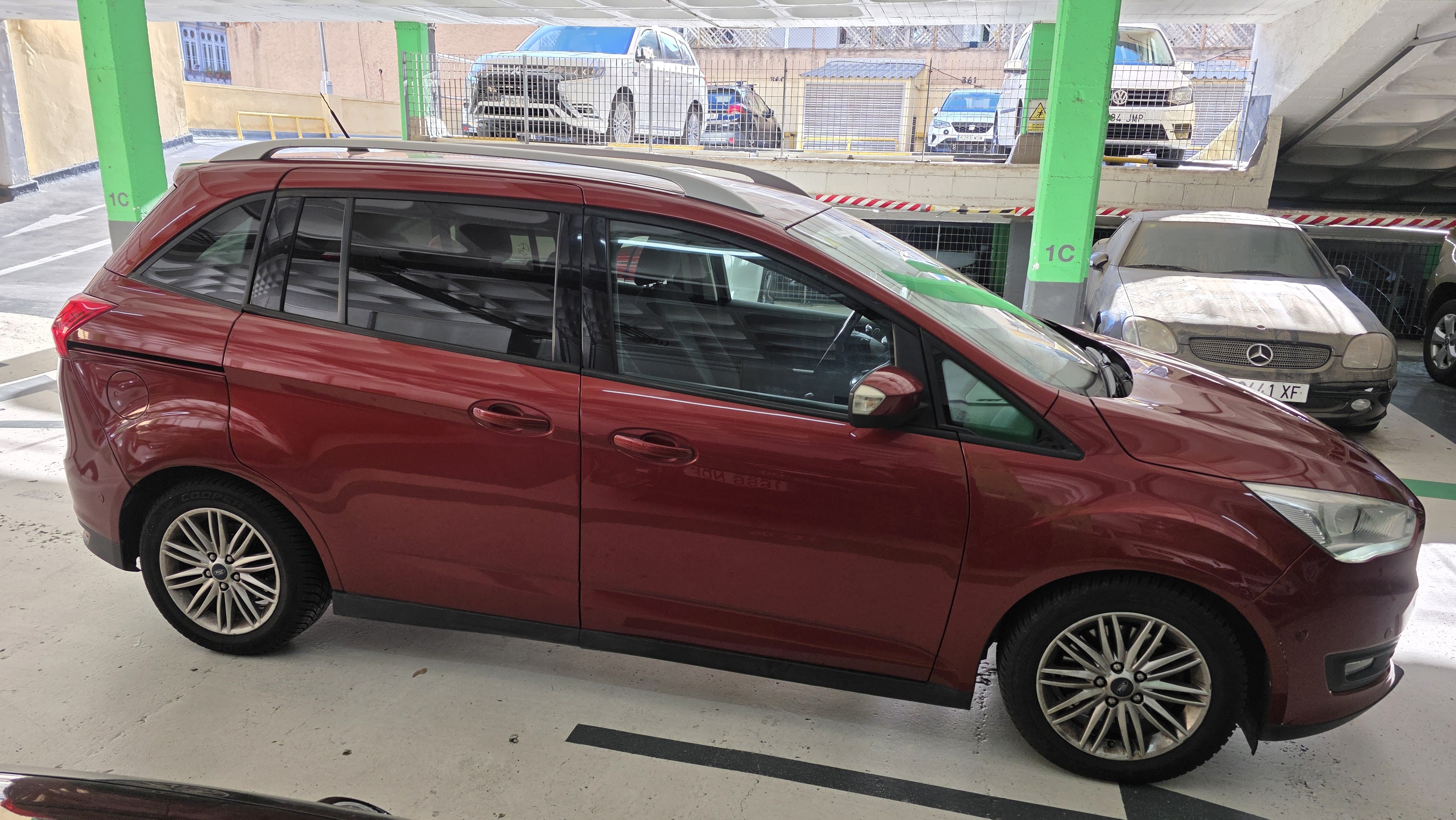 Ford Grand C-Max Cmax 7 plazas with Air conditioning