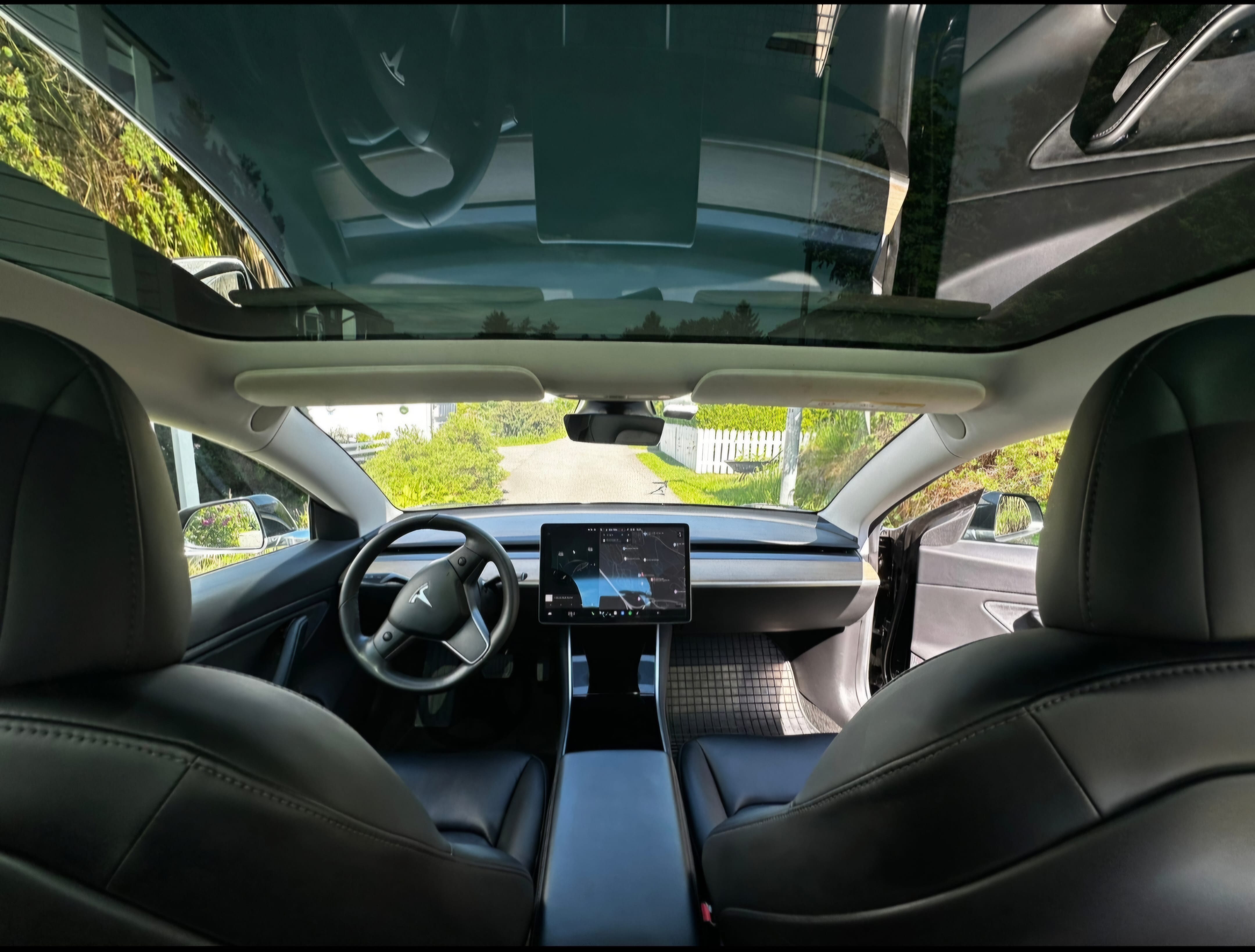 Tesla Model 3 Standard Range Plus mit Rückfahrkamera