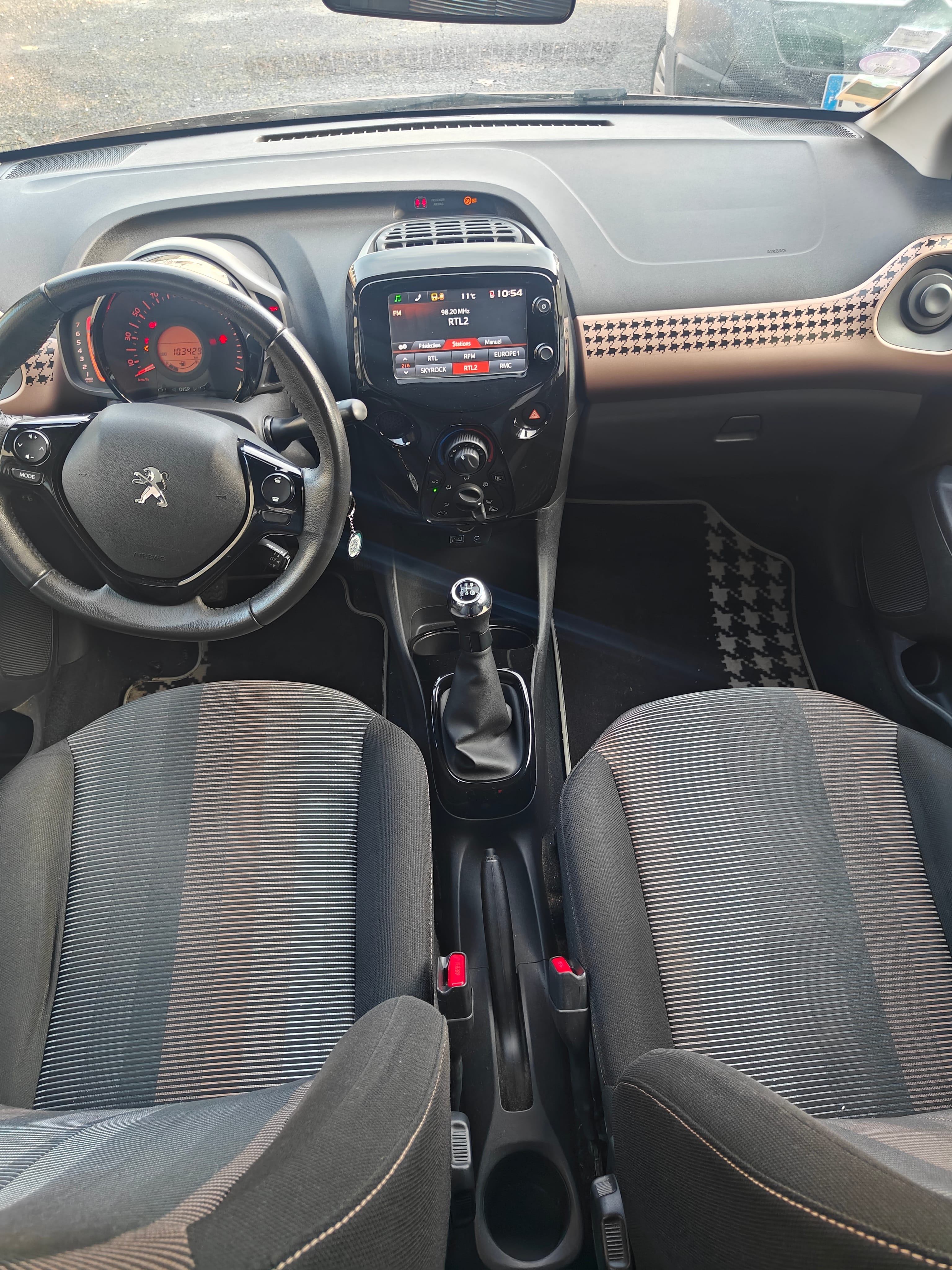 Peugeot 108 avec Entrée audio / iPod