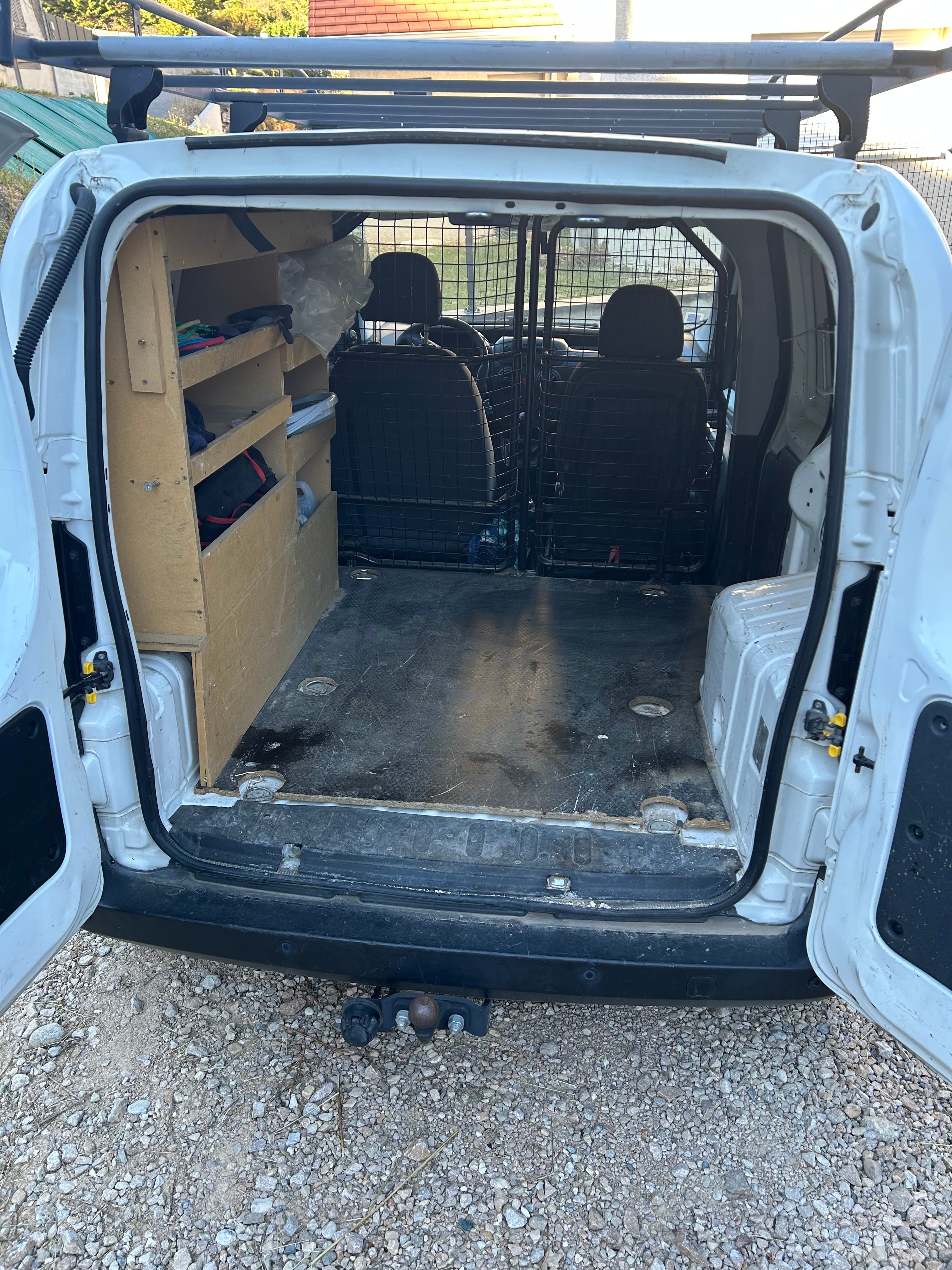 Peugeot Bipper avec Autoradio
