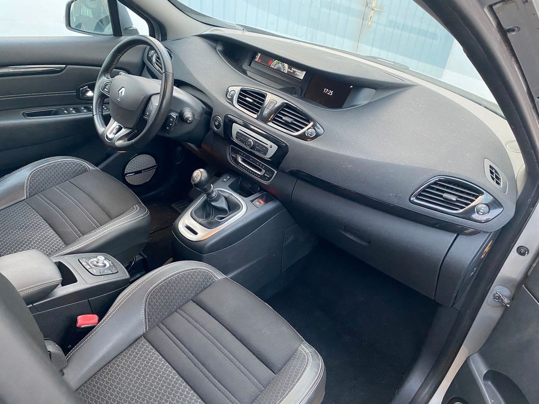 Renault Grand Scenic avec GPS