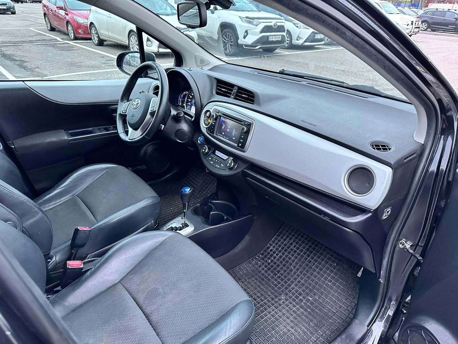 Toyota Yaris Hybrid 1,5 Hybrid, Automat with Bluetooth audio