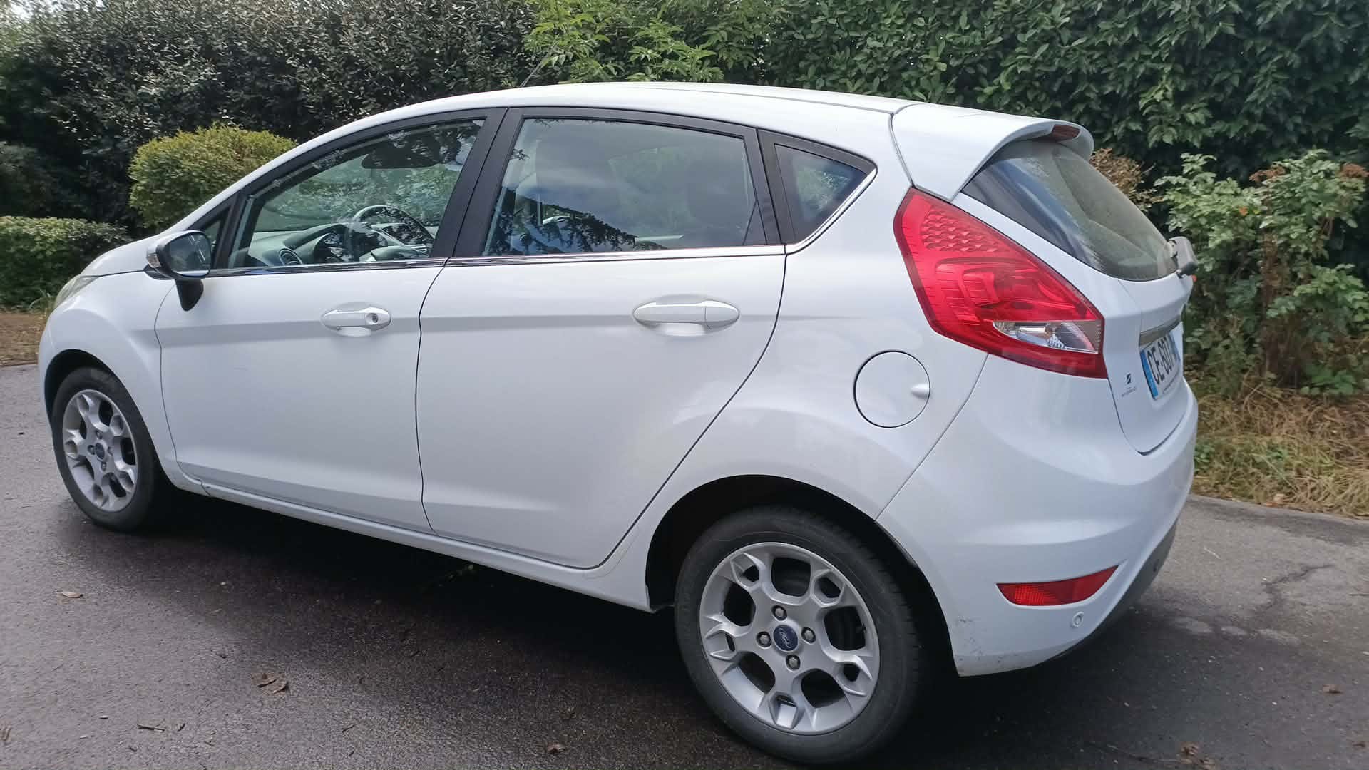 Ford Fiesta avec Autoradio