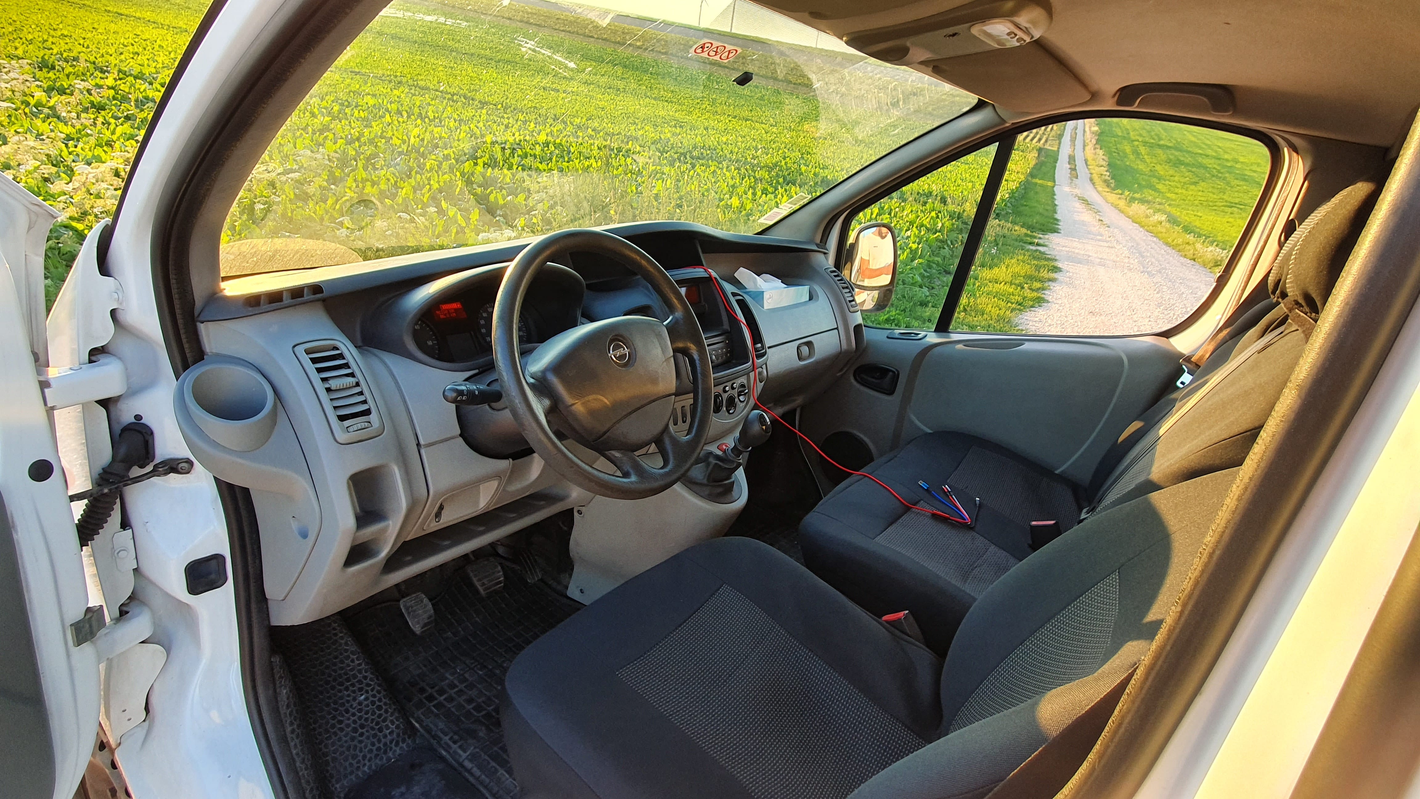 Opel Vivaro 2.0 DCI 3 places - 6M3 avec Audio Bluetooth