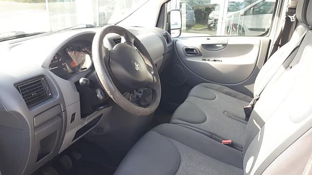 Peugeot Expert 1.6L HDI 90CV PACK CD CLIM avec Entrée audio / iPod
