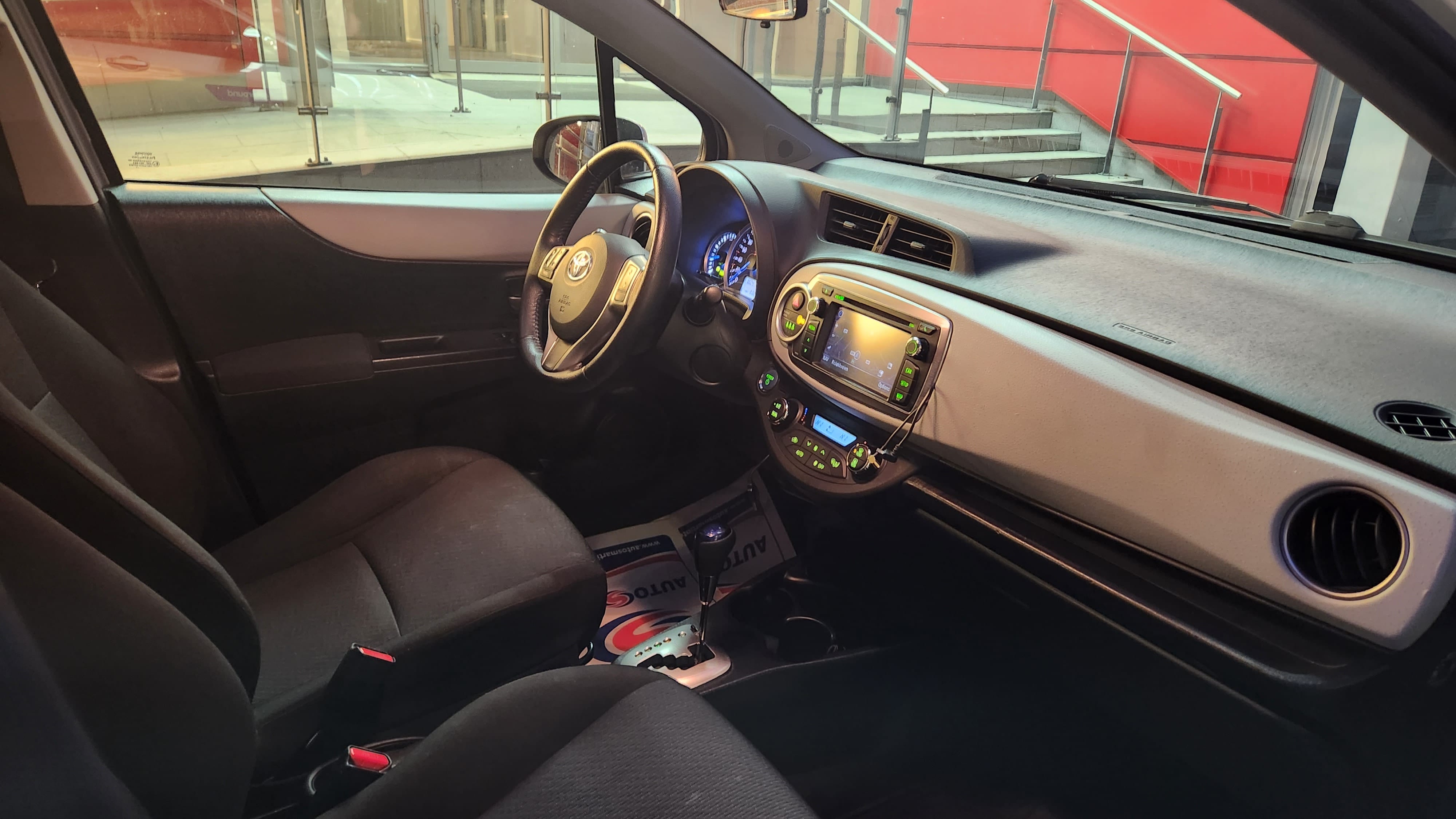 Toyota Yaris Hybrid 1,5 Bensin/Hybrid, Automat med Bluetooth audio