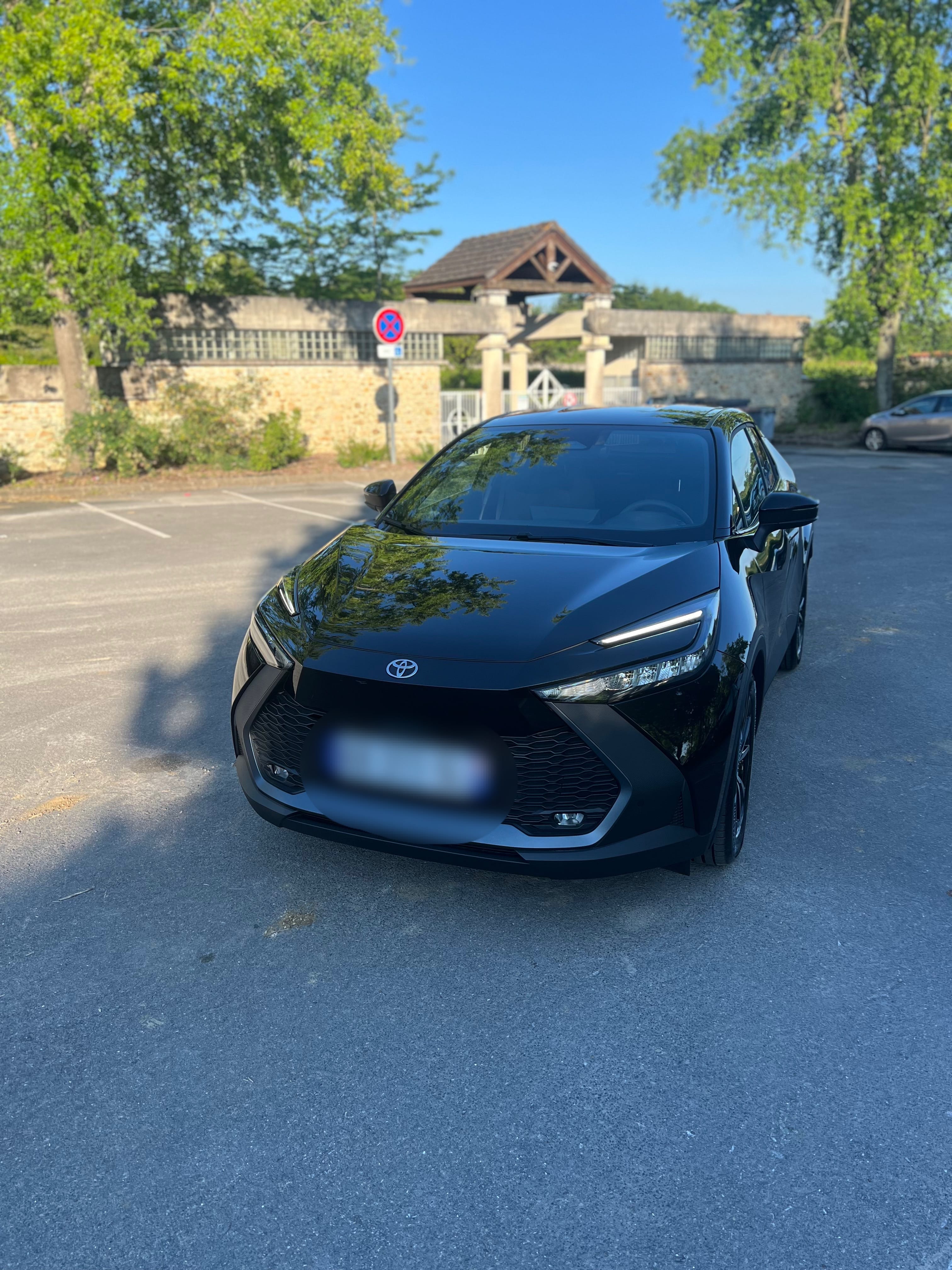 Toyota C-HR, 2024, Essence 98 / Électrique (hybride), automatique