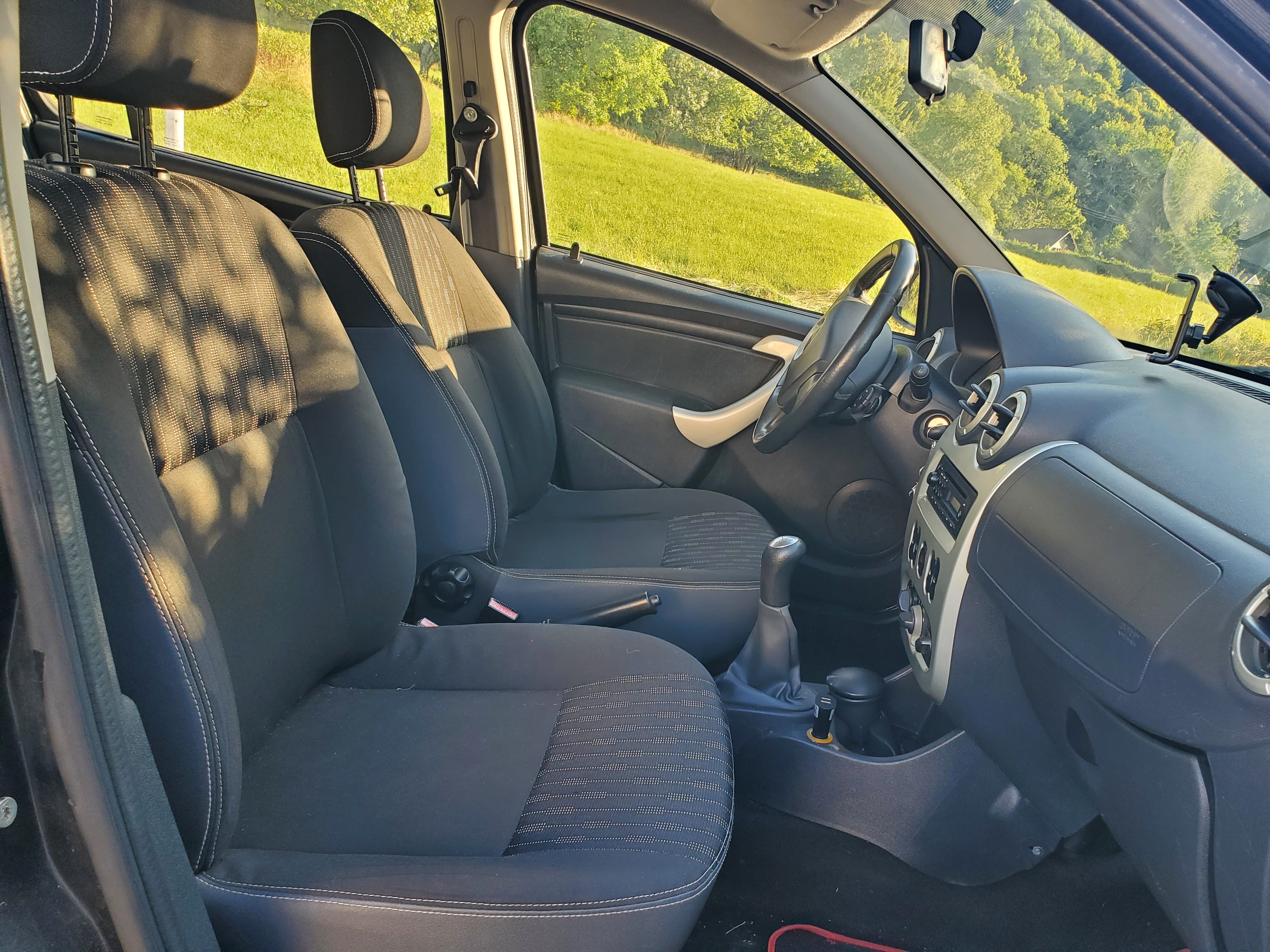 Dacia Sandero 1.2 75cv avec Attelage
