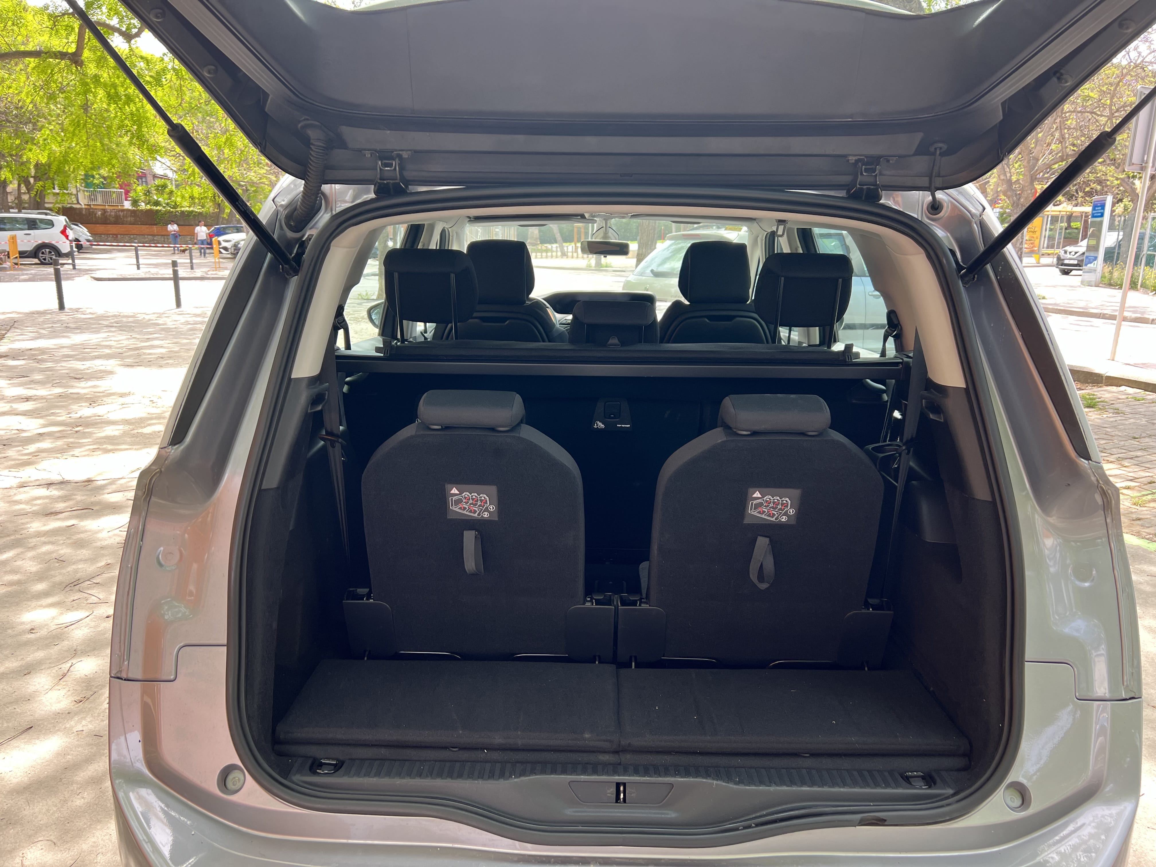 Citroen C4 Grand Spacetourer 1.5HDi con Silla infantil
