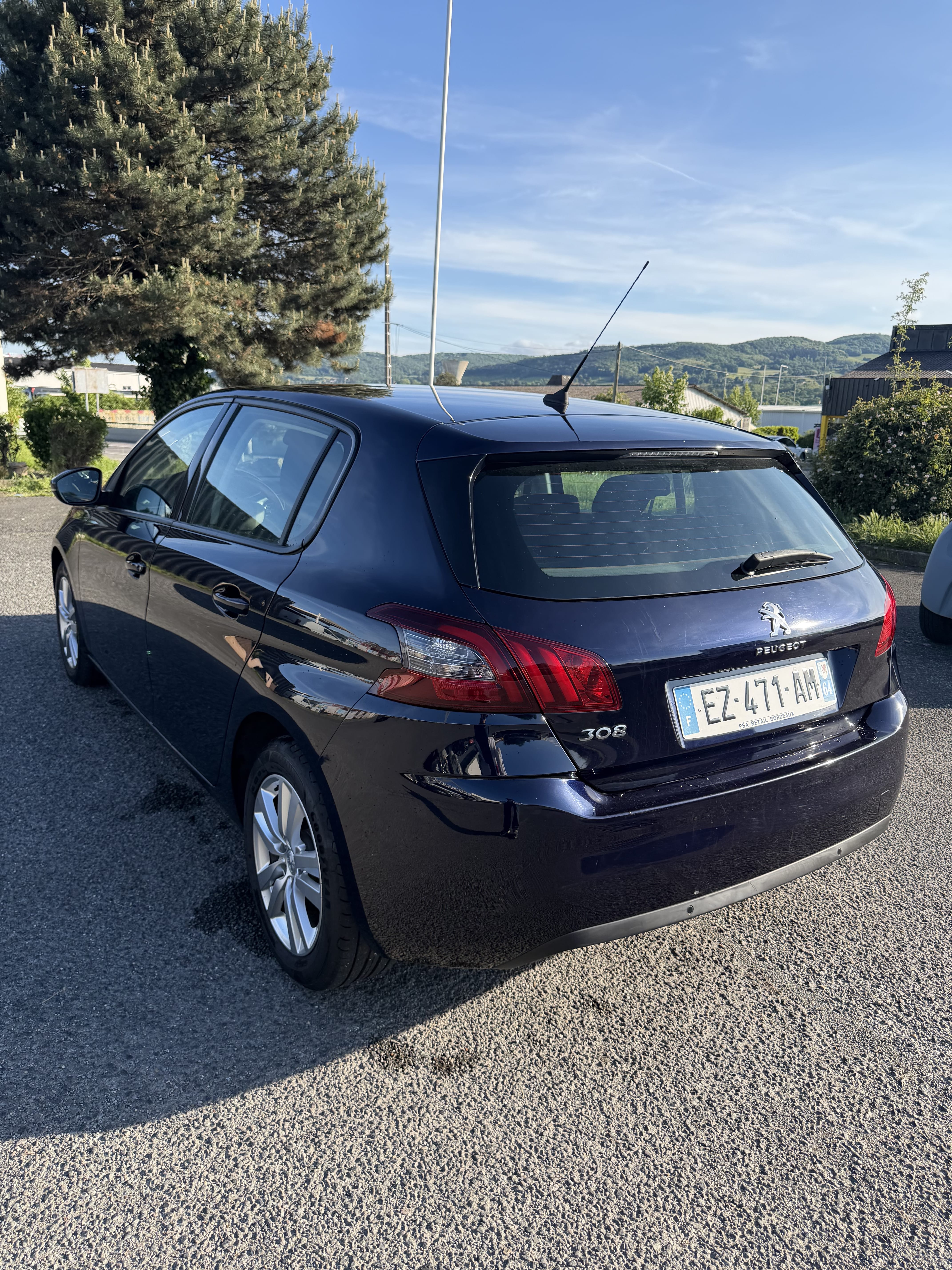 Peugeot 308 mit Navigationsgerät