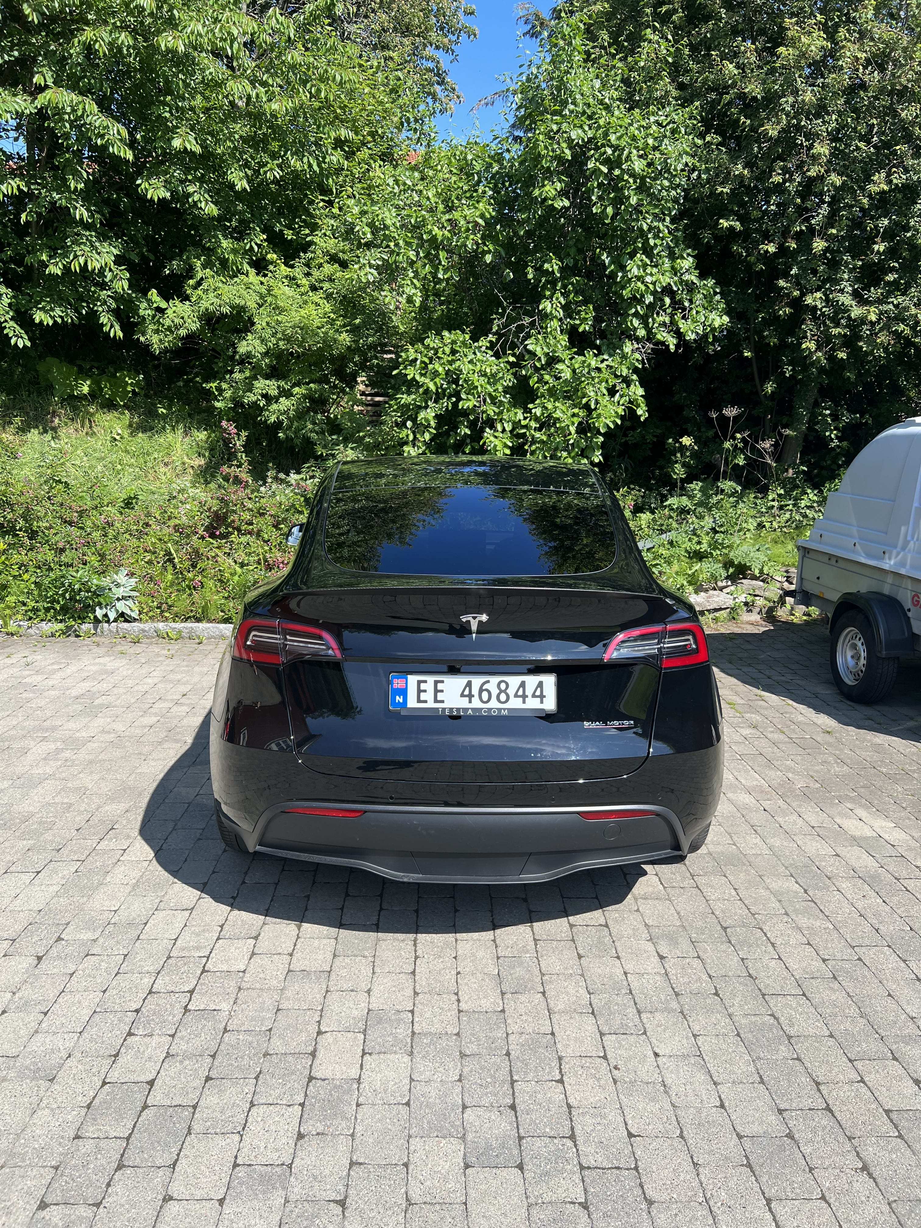 Tesla Model Y Performance med GPS