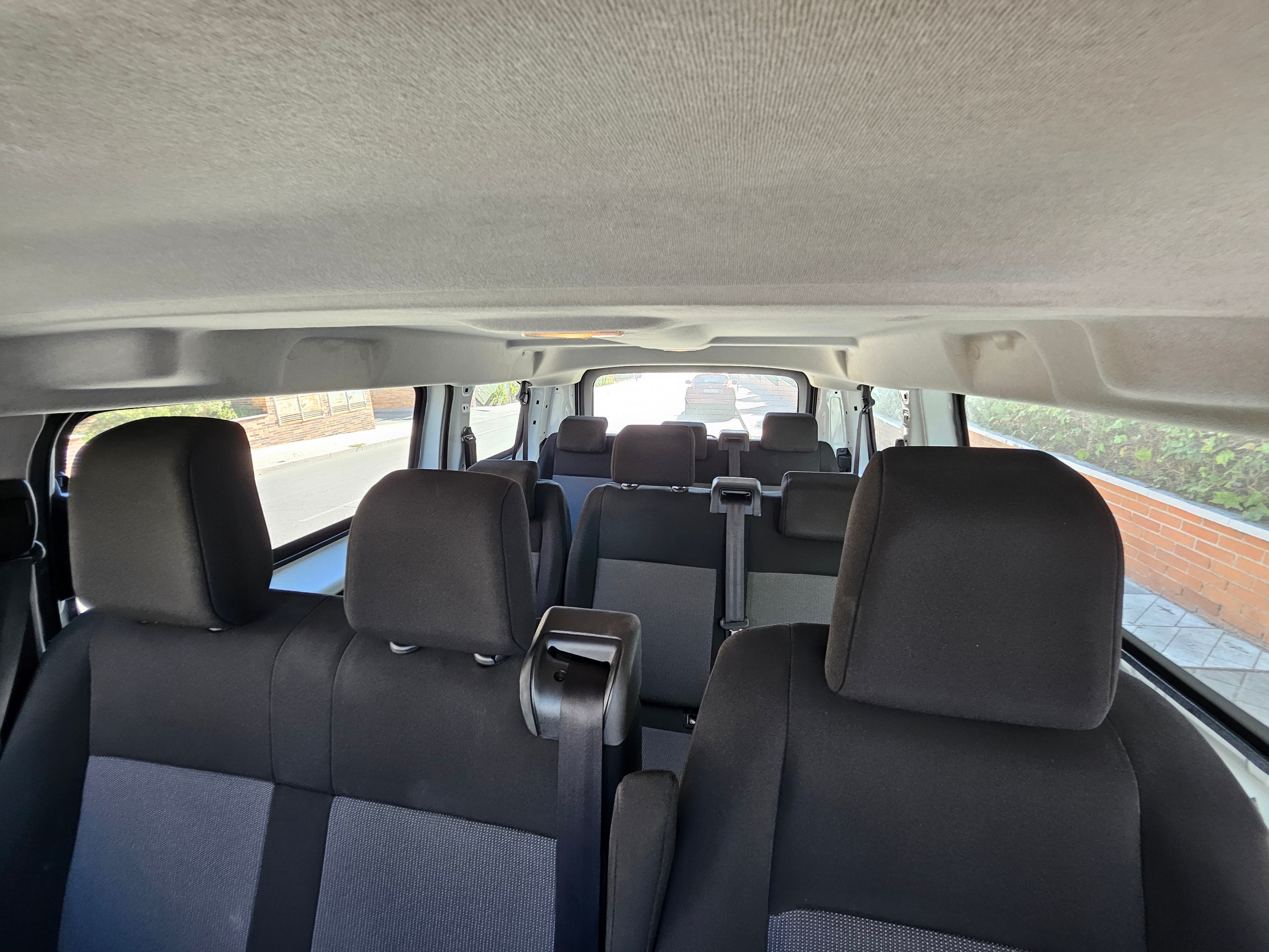 Opel Vivaro Combi con Radio 